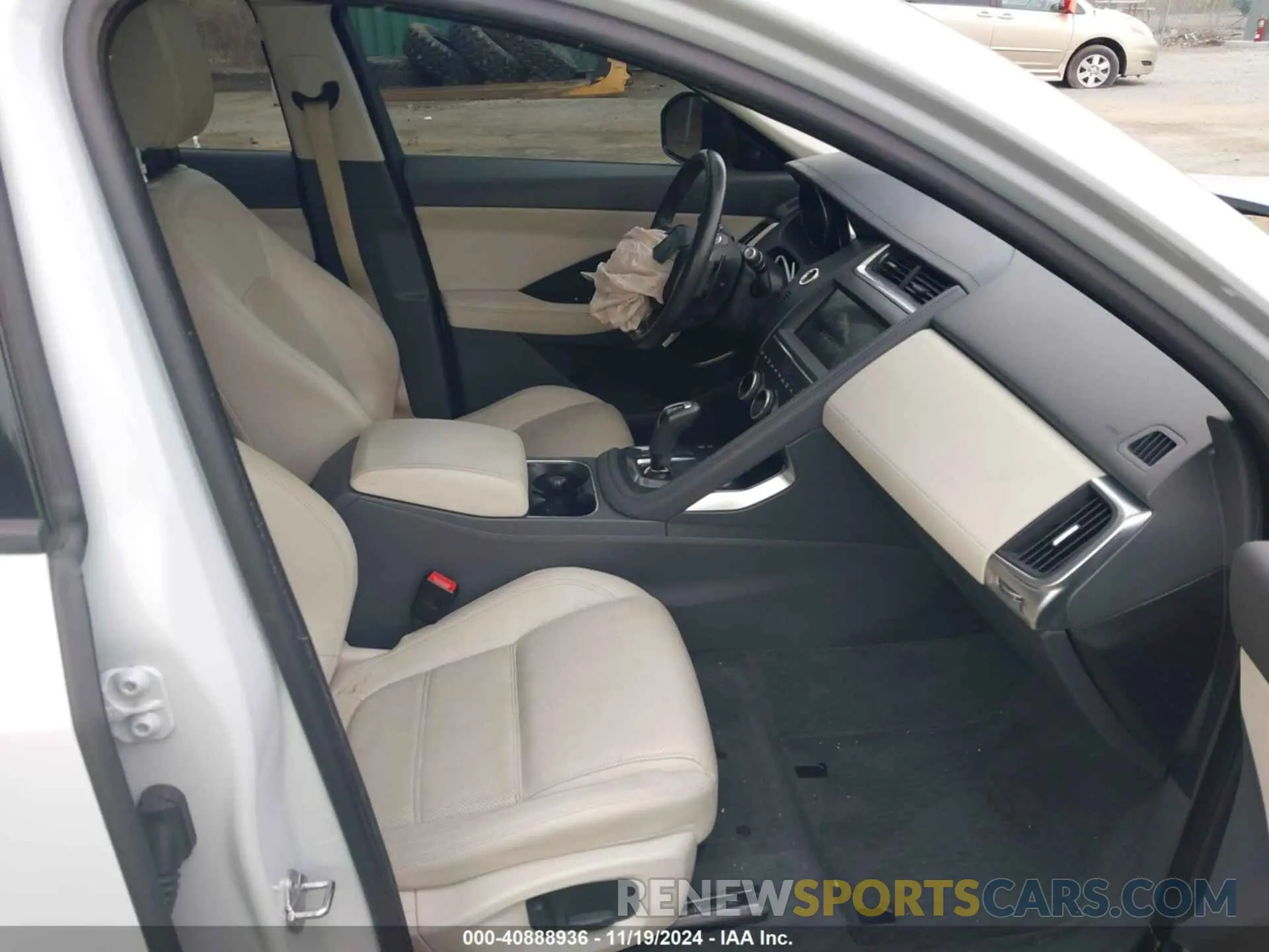 5 Photograph of a damaged car SADFJ2FX9K1Z43027 JAGUAR E-PACE 2019