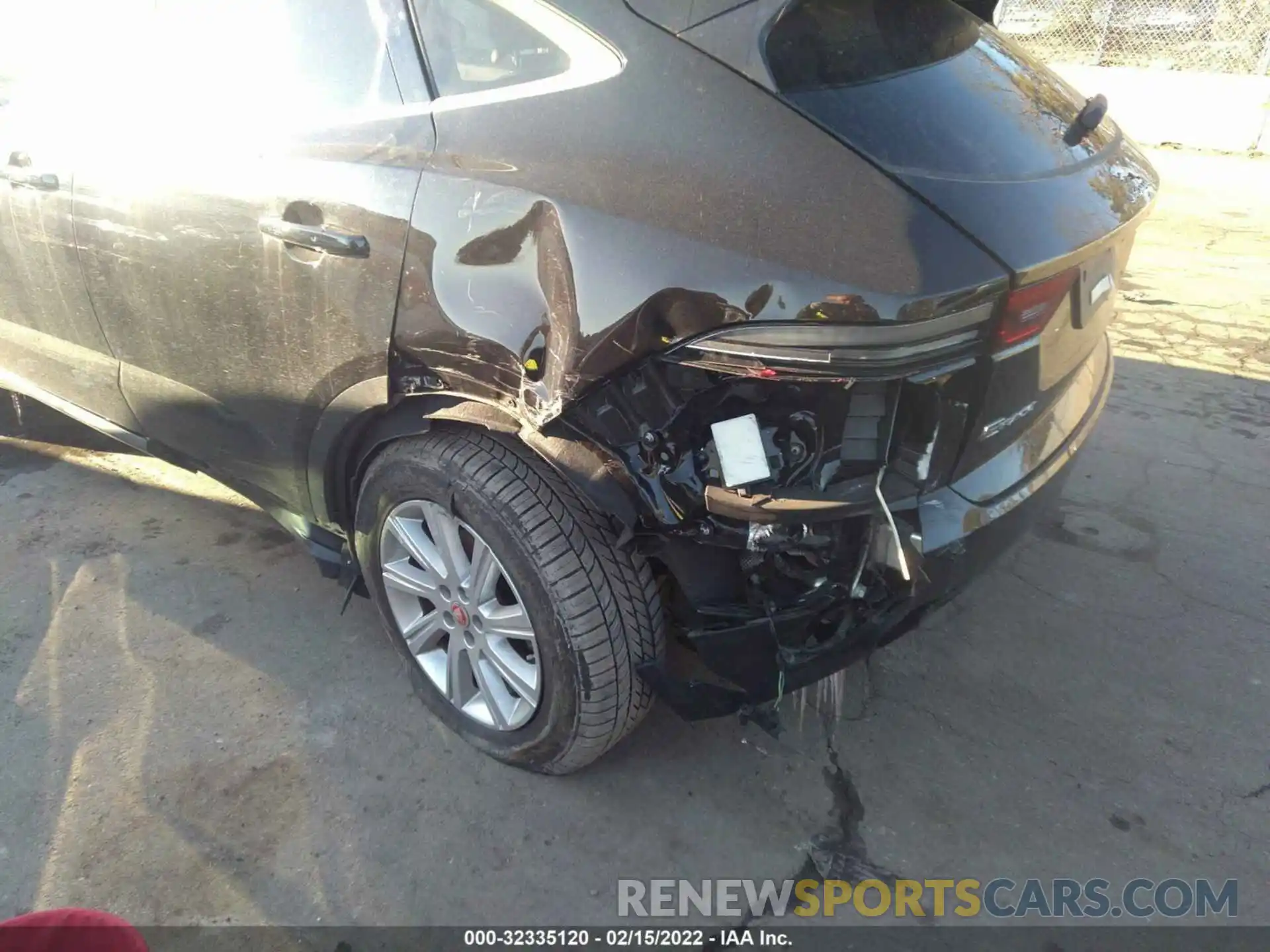 6 Photograph of a damaged car SADFJ2FX9K1Z68137 JAGUAR E-PACE 2019