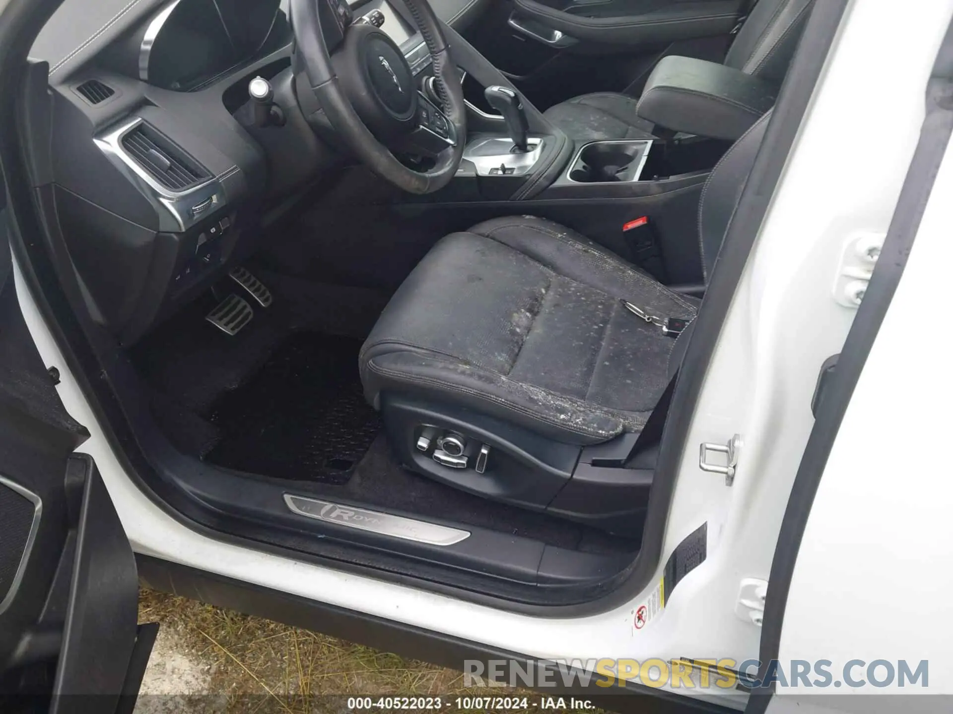12 Photograph of a damaged car SADFM2GX7K1Z63475 JAGUAR E-PACE 2019