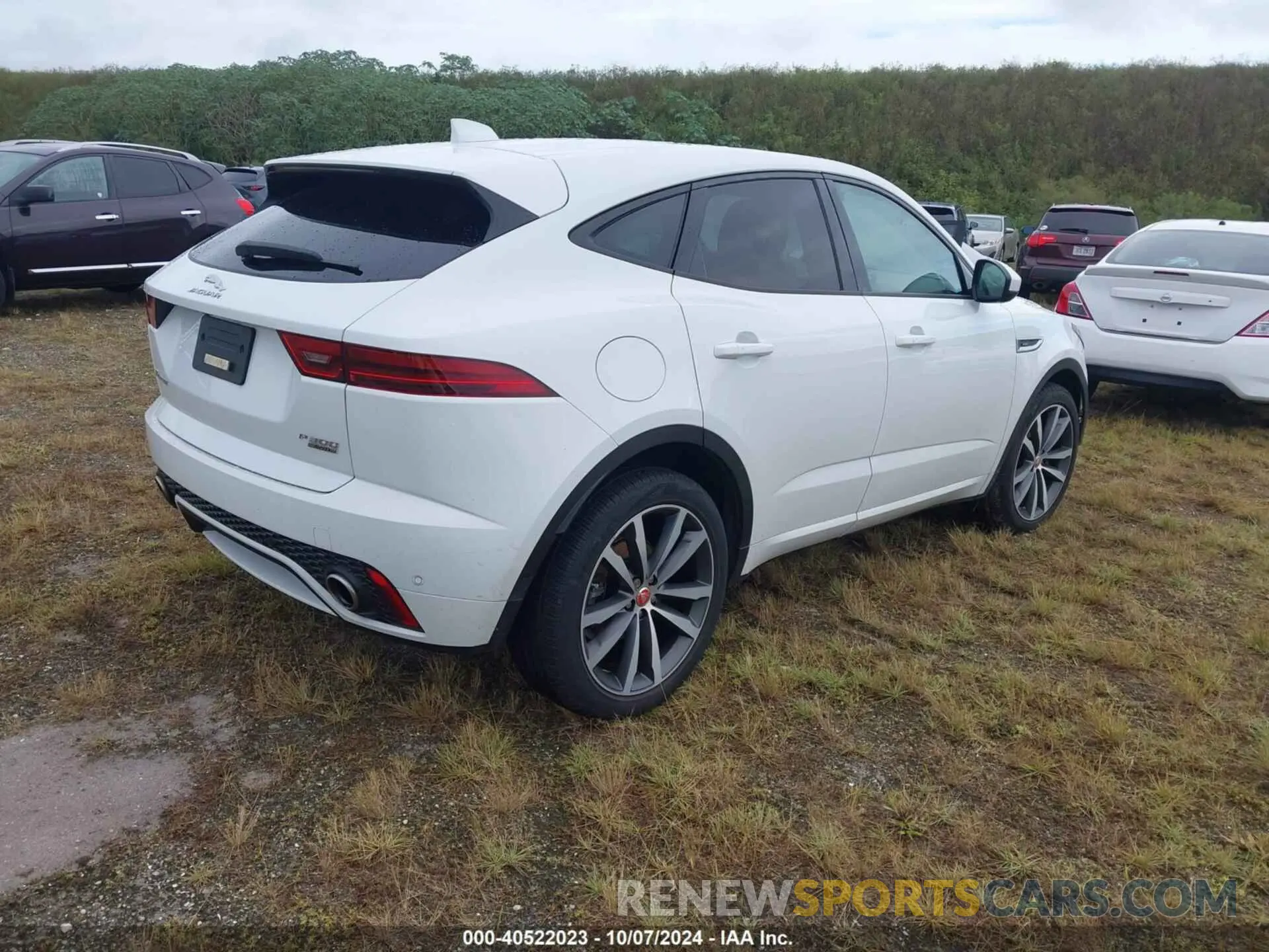4 Photograph of a damaged car SADFM2GX7K1Z63475 JAGUAR E-PACE 2019