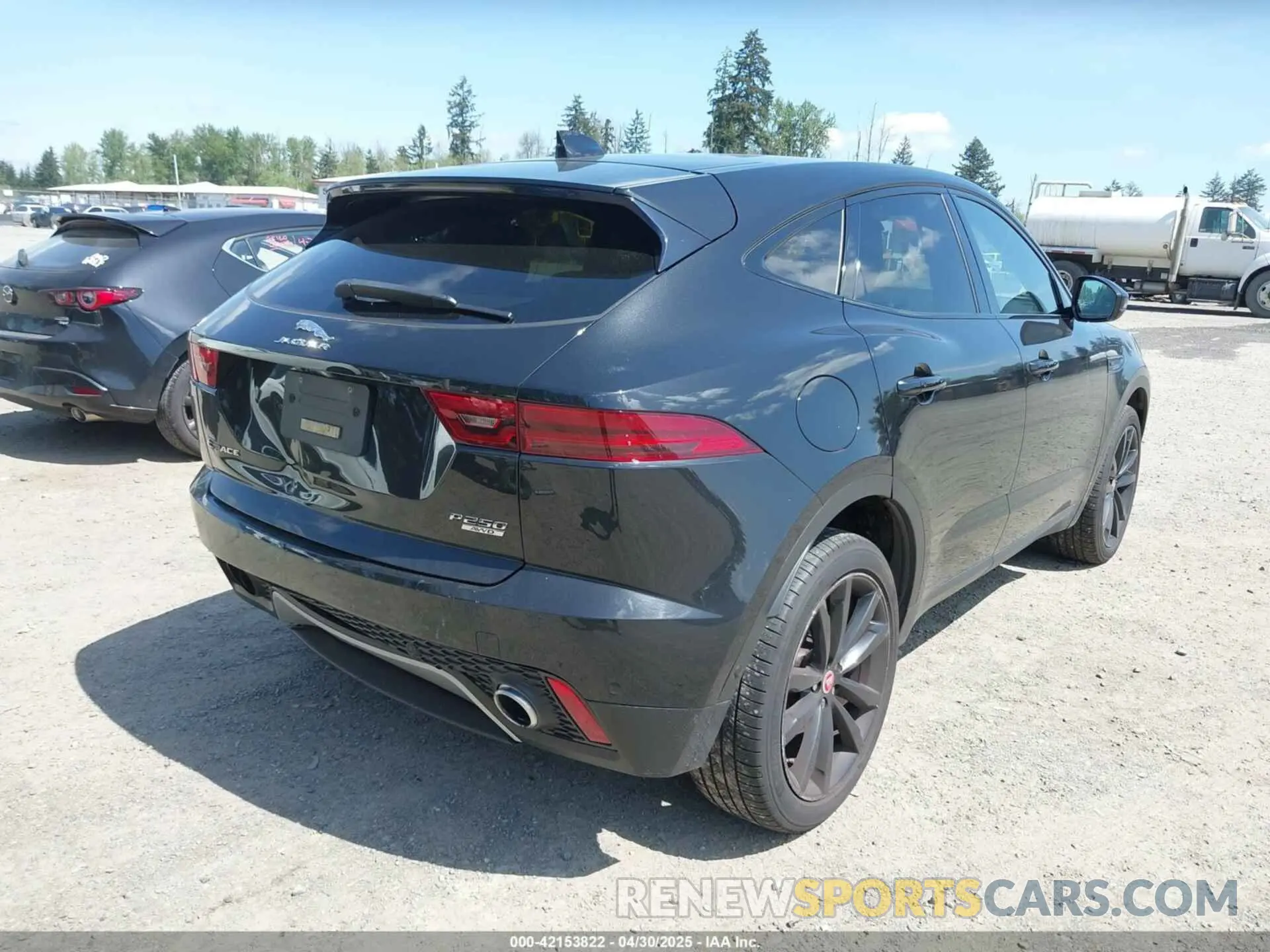 4 Photograph of a damaged car SADFP2FX2K1Z47628 JAGUAR E-PACE 2019