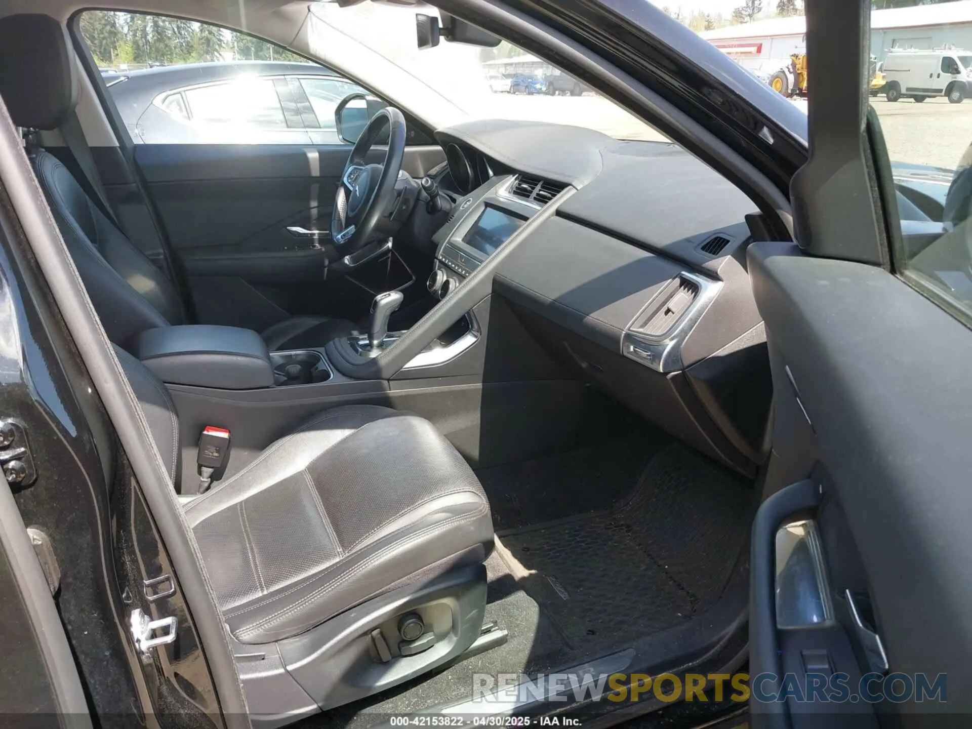 5 Photograph of a damaged car SADFP2FX2K1Z47628 JAGUAR E-PACE 2019