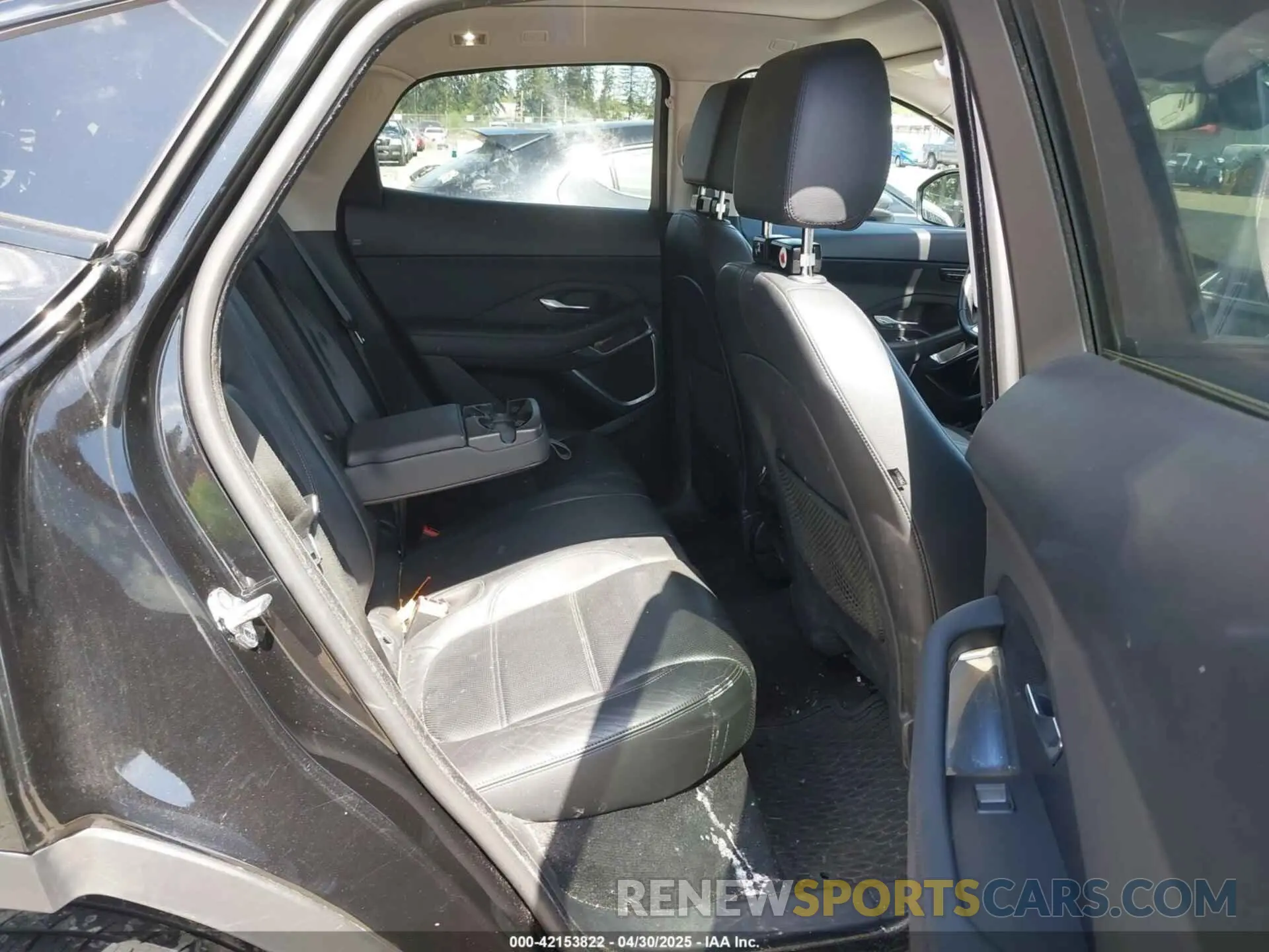 8 Photograph of a damaged car SADFP2FX2K1Z47628 JAGUAR E-PACE 2019