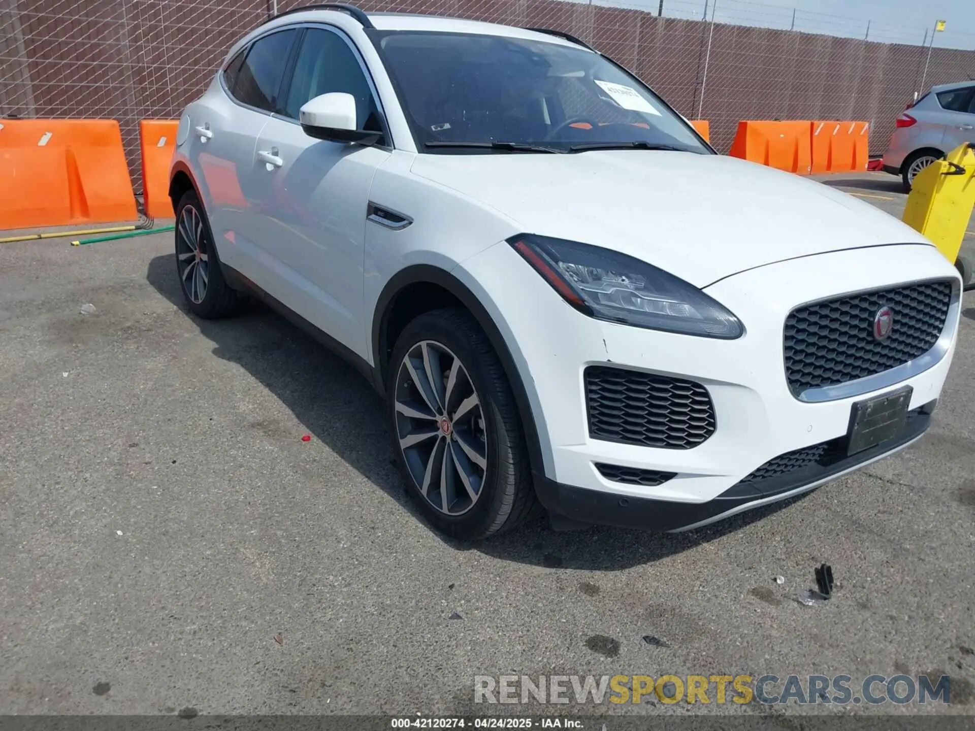 1 Photograph of a damaged car SADFP2FX8K1Z70007 JAGUAR E-PACE 2019