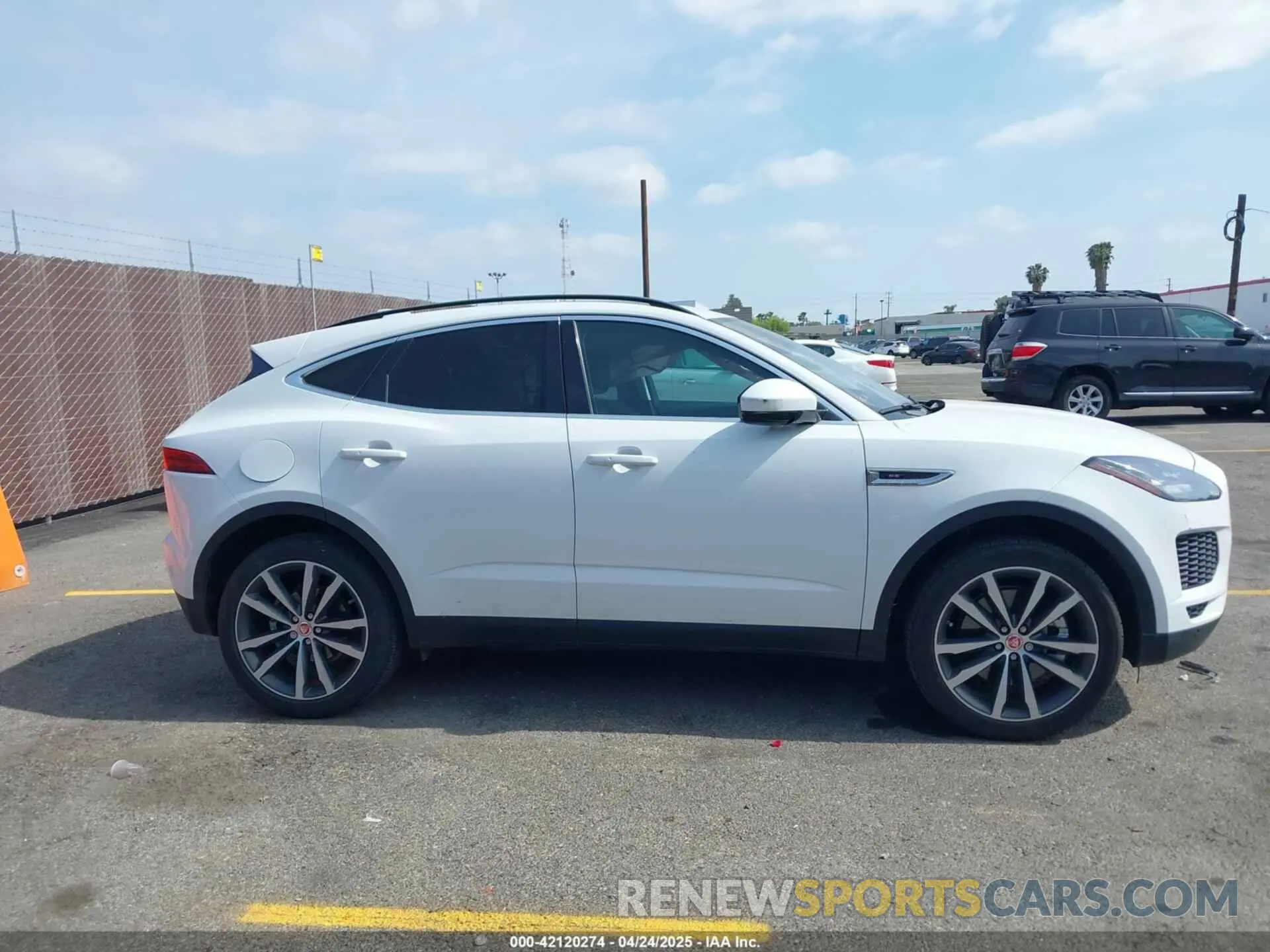 13 Photograph of a damaged car SADFP2FX8K1Z70007 JAGUAR E-PACE 2019