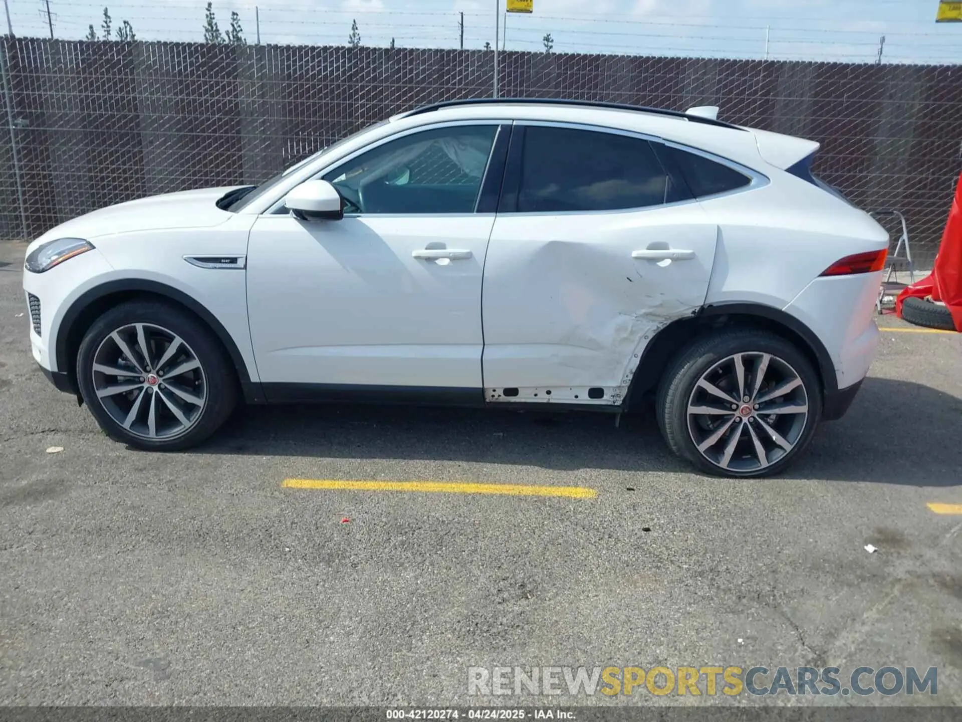 14 Photograph of a damaged car SADFP2FX8K1Z70007 JAGUAR E-PACE 2019