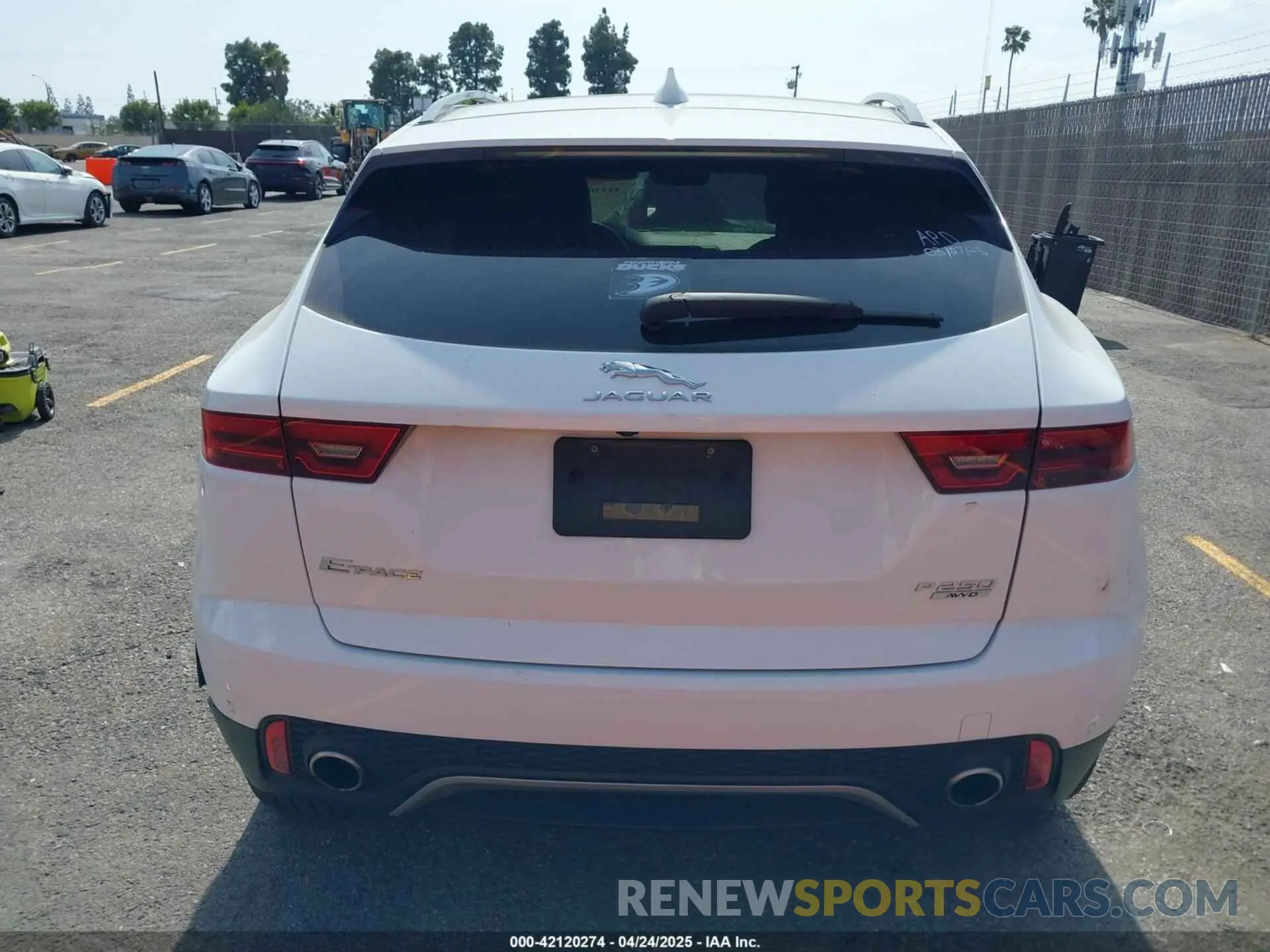 16 Photograph of a damaged car SADFP2FX8K1Z70007 JAGUAR E-PACE 2019