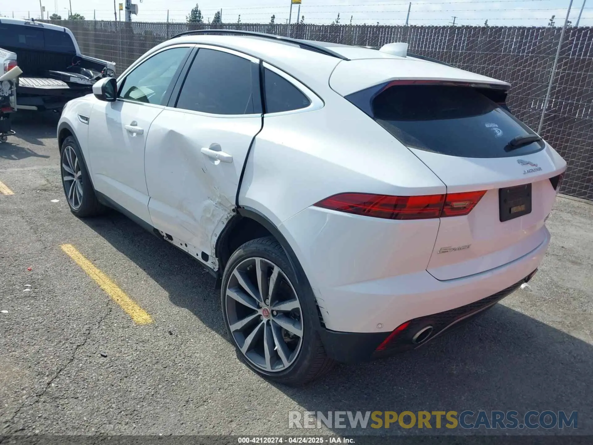 3 Photograph of a damaged car SADFP2FX8K1Z70007 JAGUAR E-PACE 2019
