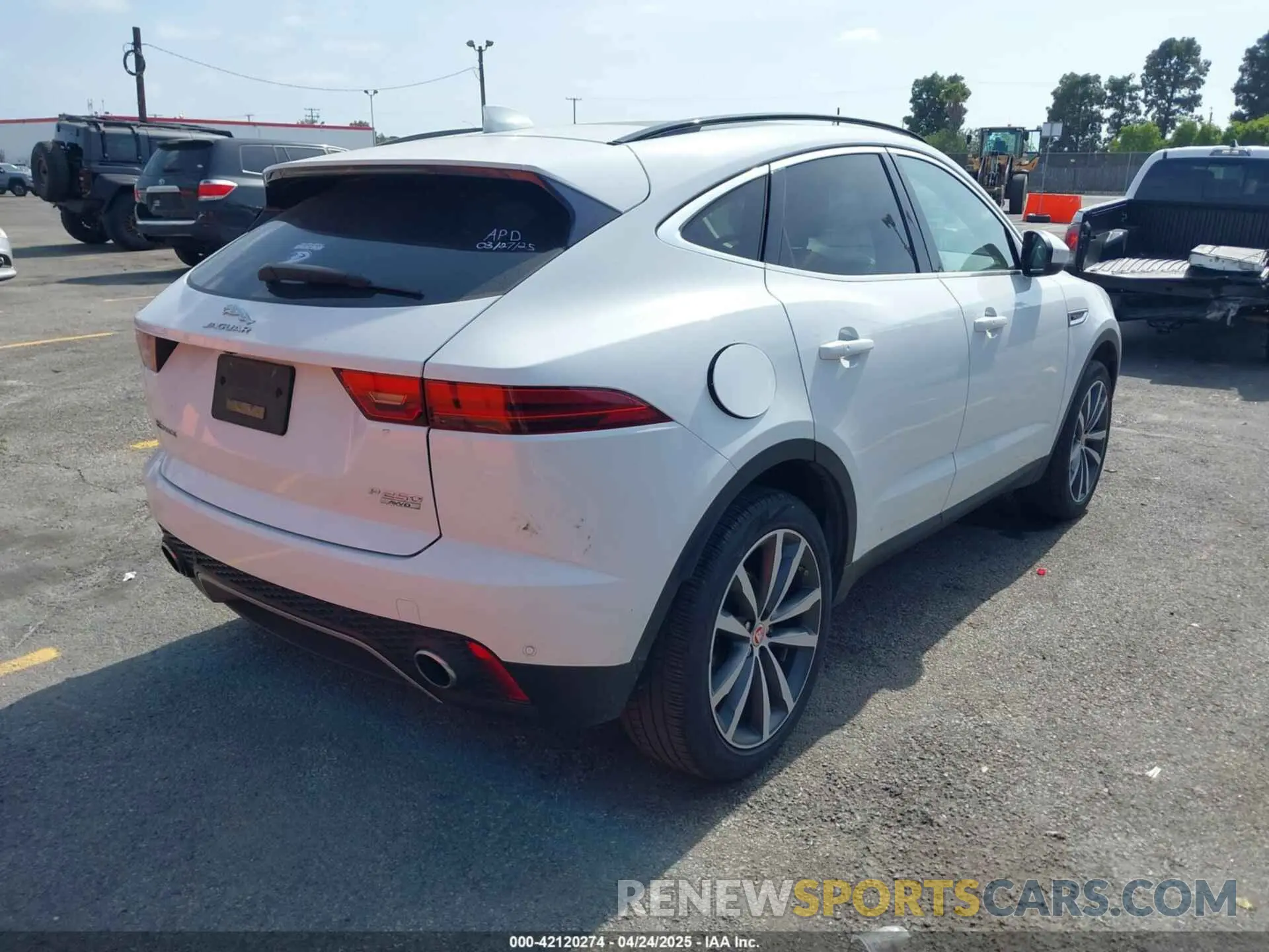 4 Photograph of a damaged car SADFP2FX8K1Z70007 JAGUAR E-PACE 2019