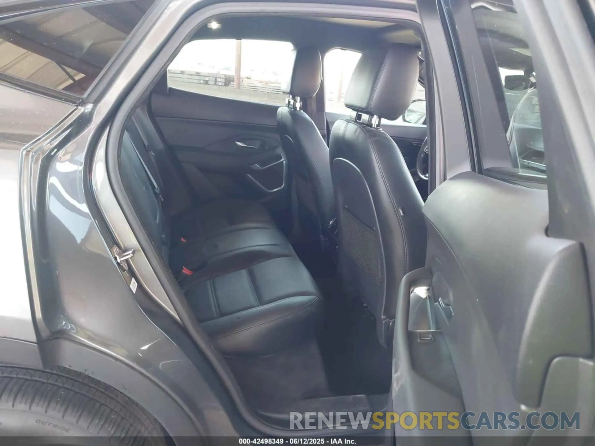 8 Photograph of a damaged car SADFP2FX9K1Z63955 JAGUAR E-PACE 2019