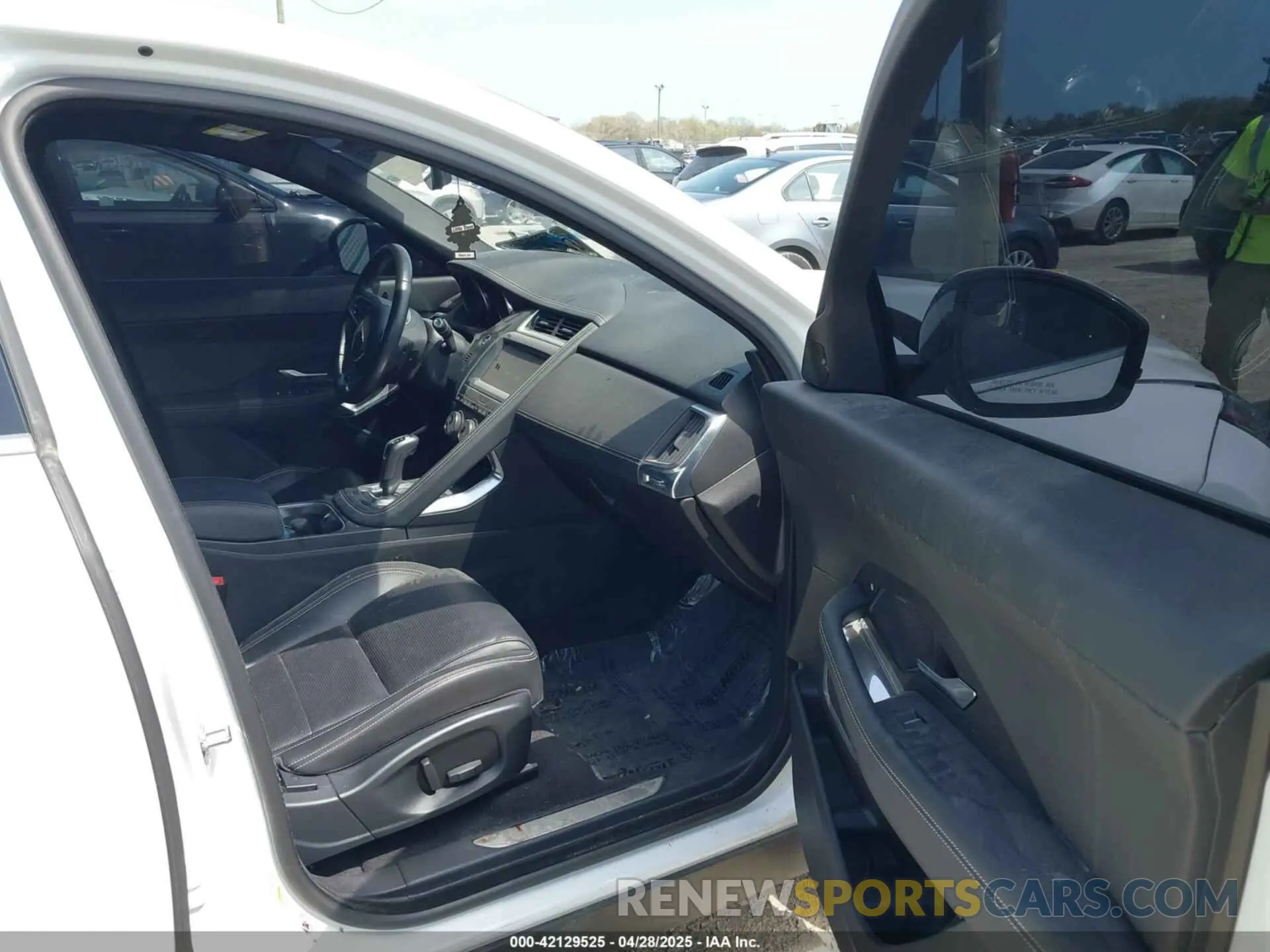 5 Photograph of a damaged car SADFT2GX3K1Z38141 JAGUAR E-PACE 2019