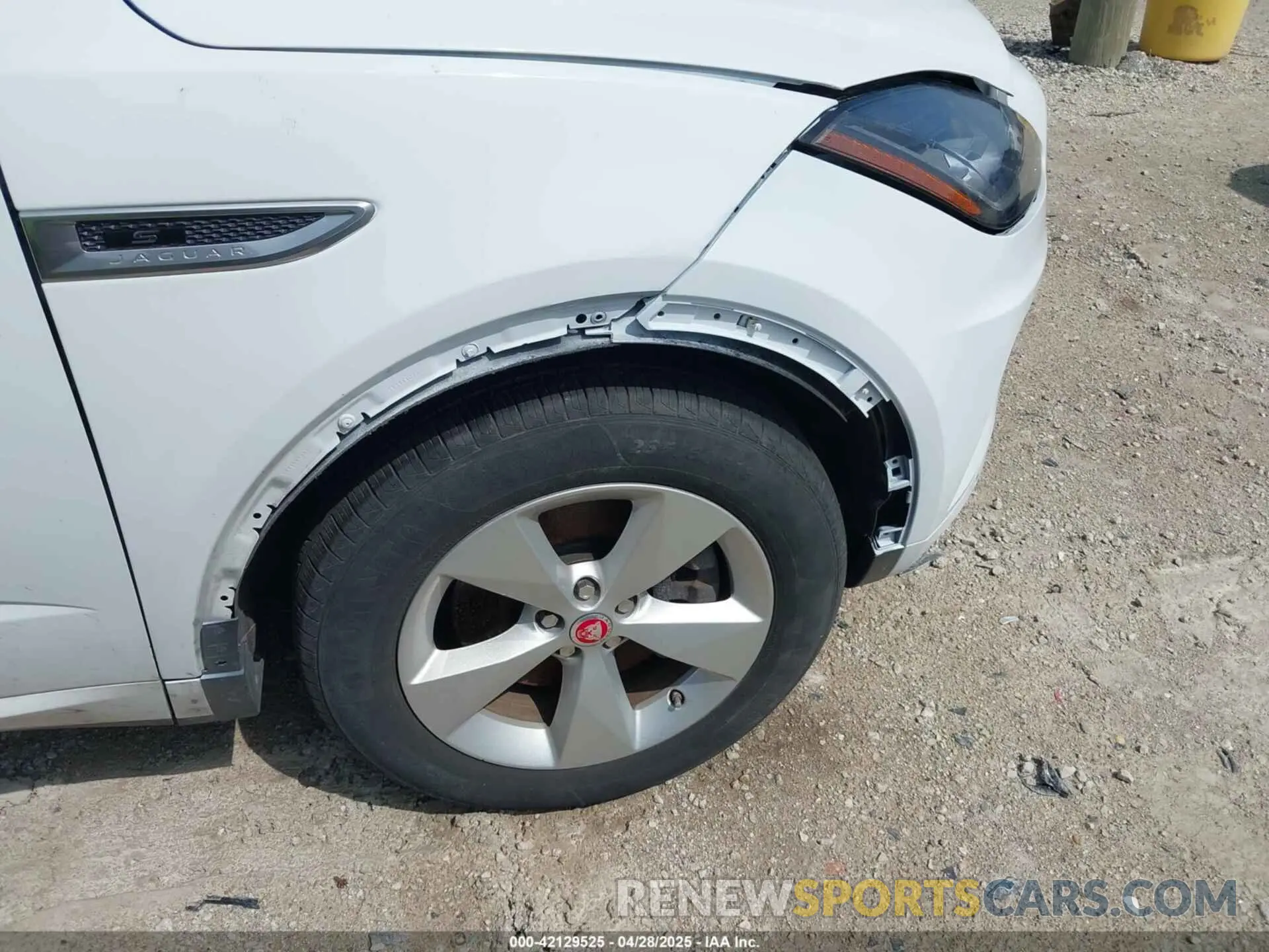 6 Photograph of a damaged car SADFT2GX3K1Z38141 JAGUAR E-PACE 2019