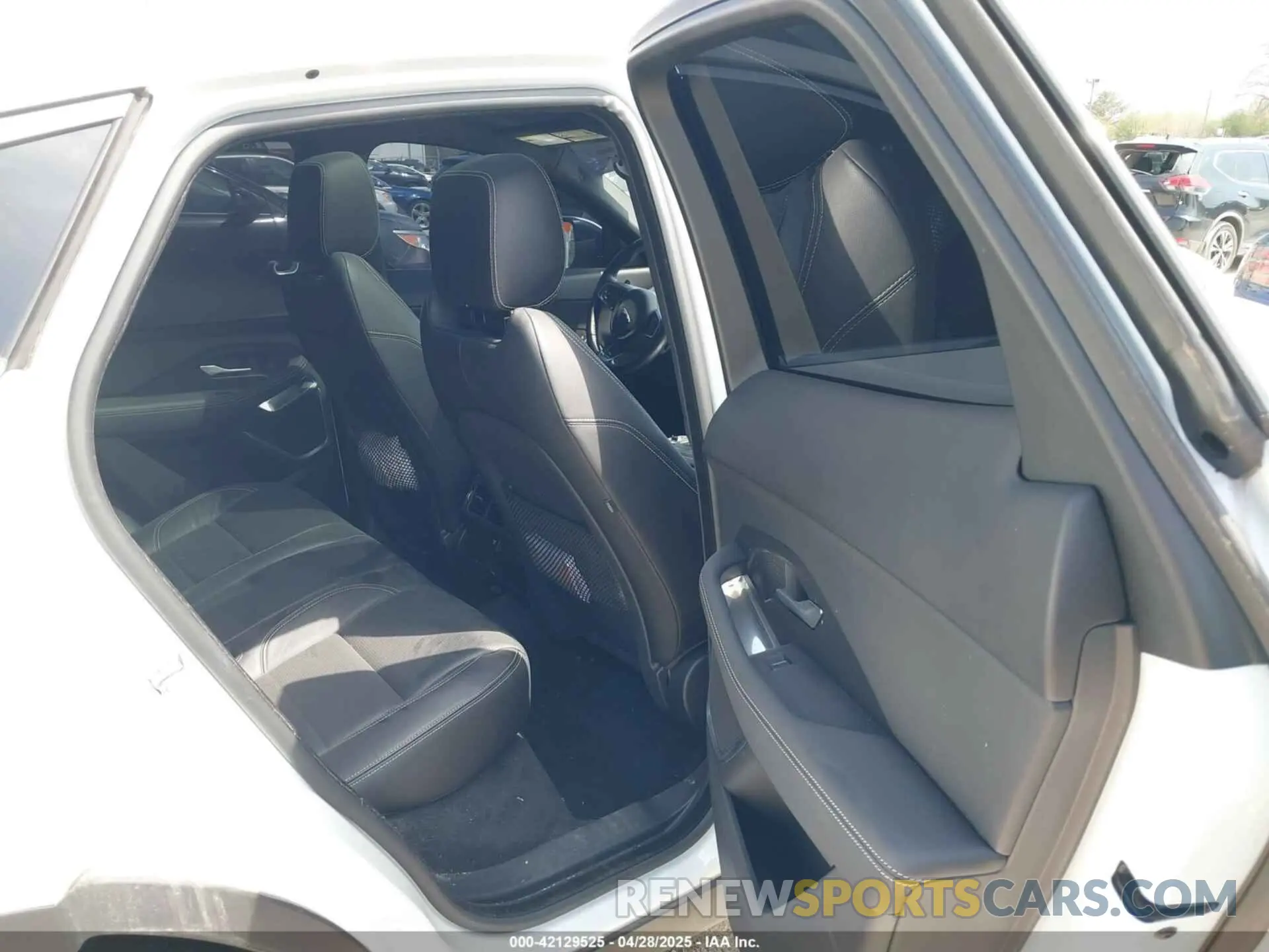 8 Photograph of a damaged car SADFT2GX3K1Z38141 JAGUAR E-PACE 2019