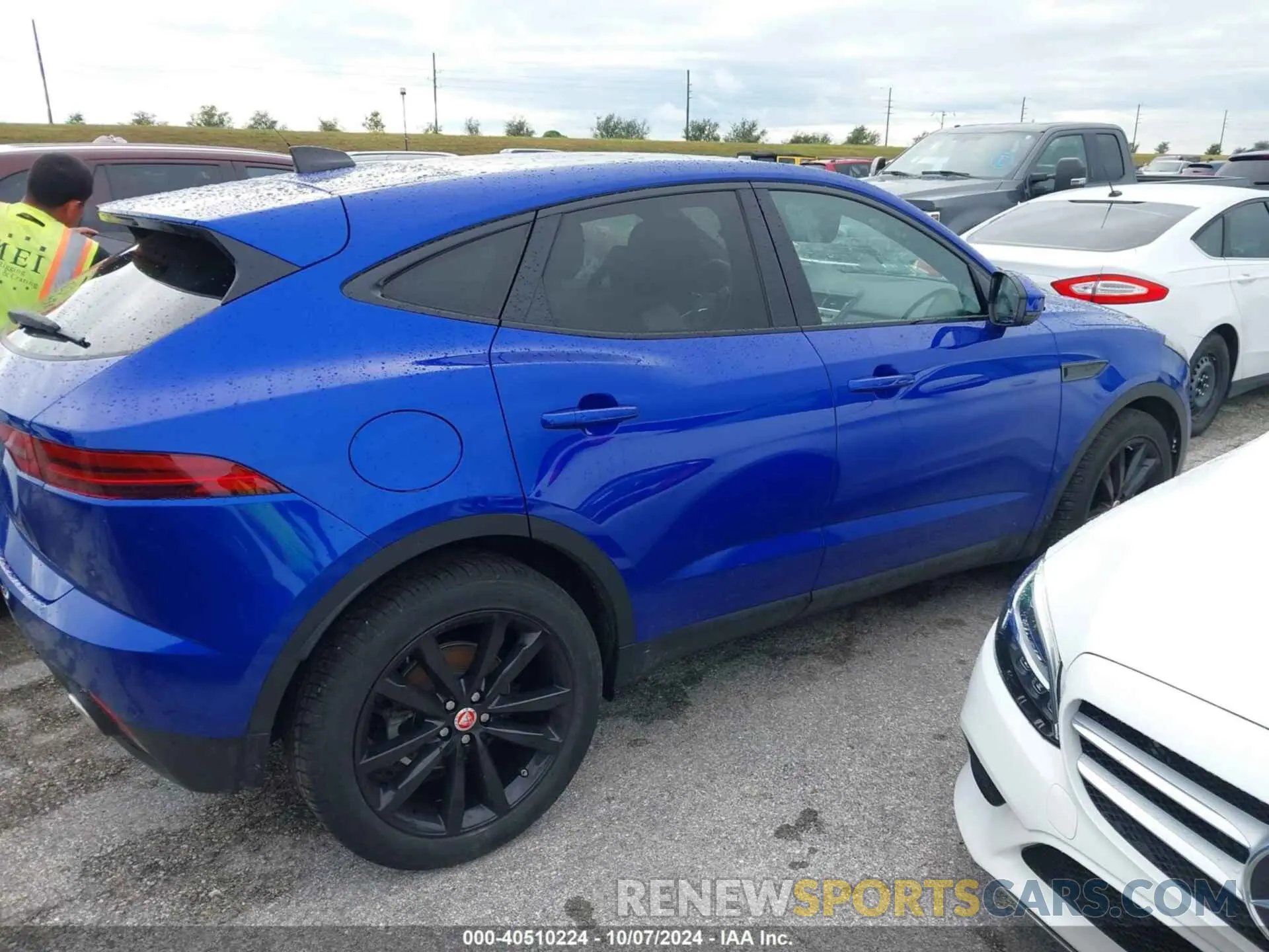 4 Photograph of a damaged car SADFK2FX1L1Z86906 JAGUAR E-PACE 2020
