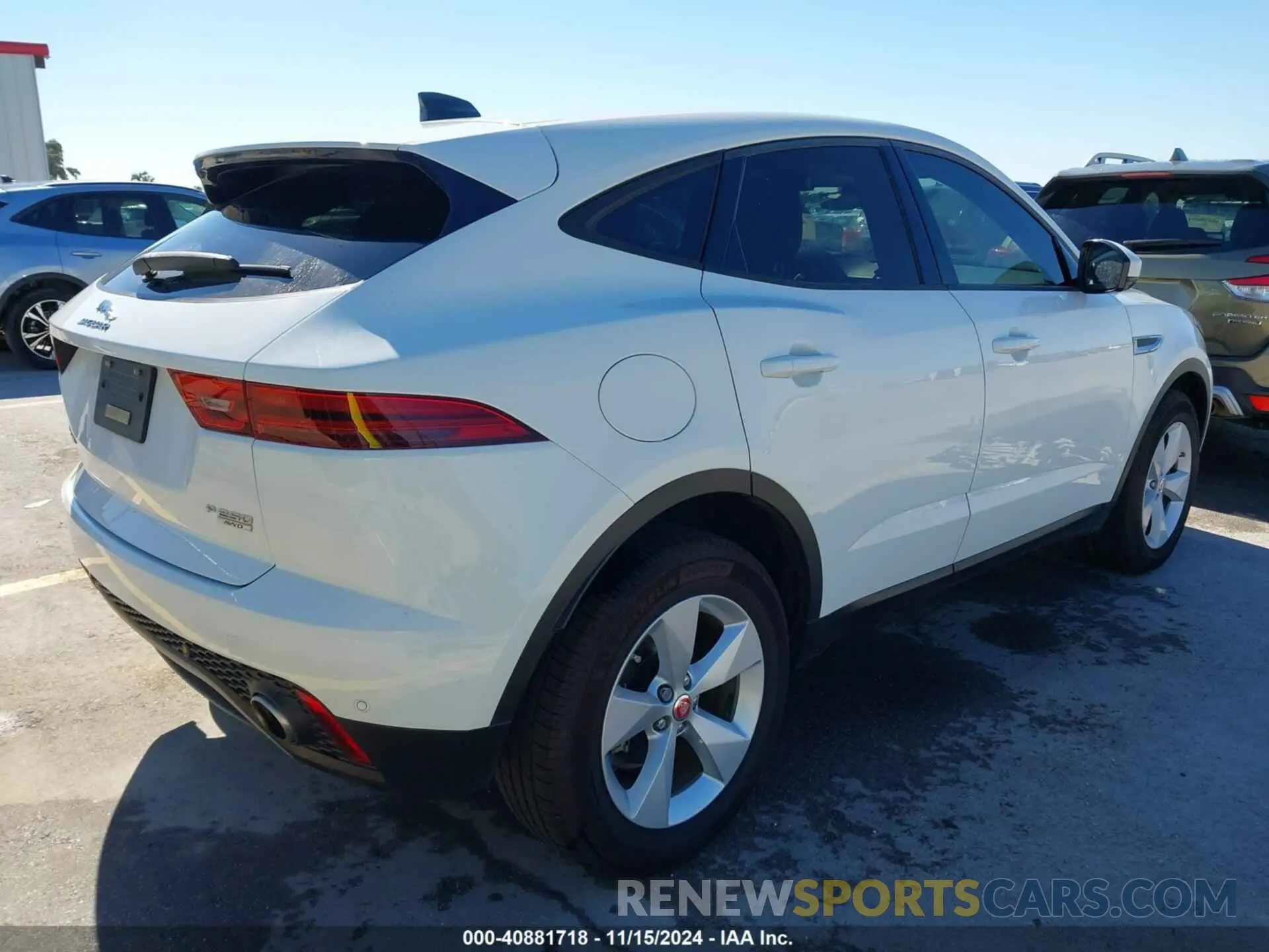 4 Photograph of a damaged car SADFK2FX4L1Z91310 JAGUAR E-PACE 2020