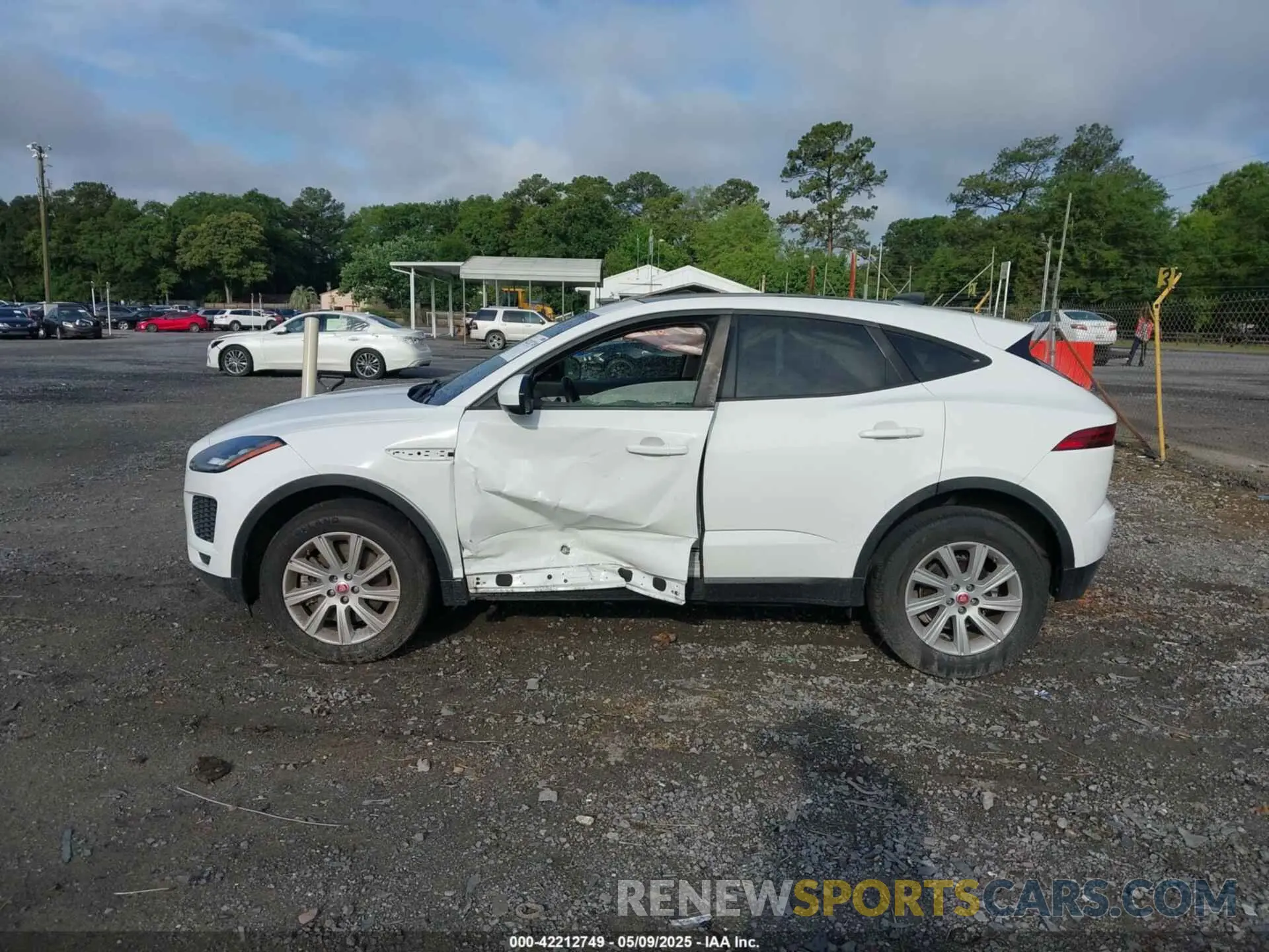 14 Photograph of a damaged car SADFK2FX9L1Z80738 JAGUAR E-PACE 2020