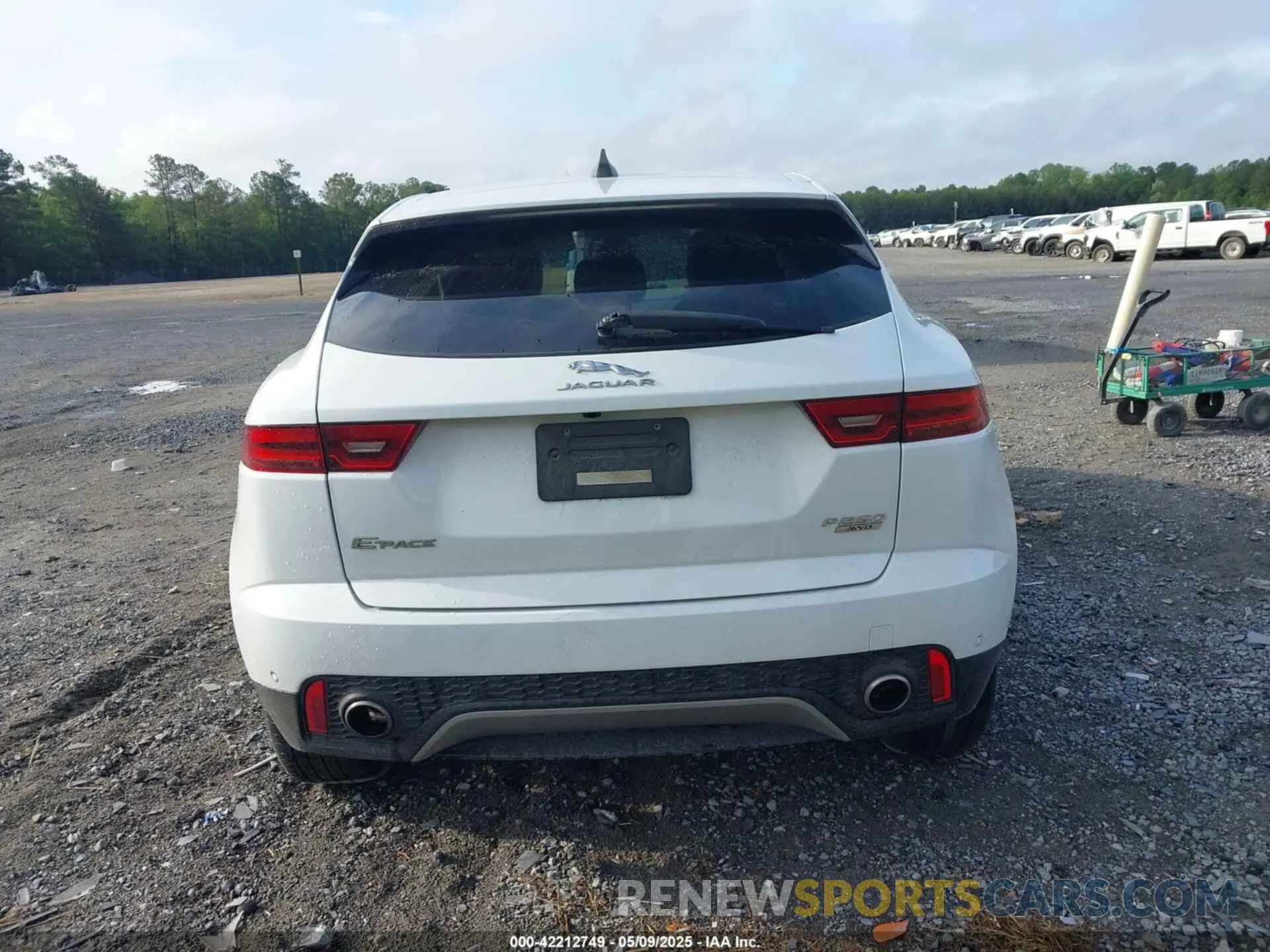 16 Photograph of a damaged car SADFK2FX9L1Z80738 JAGUAR E-PACE 2020