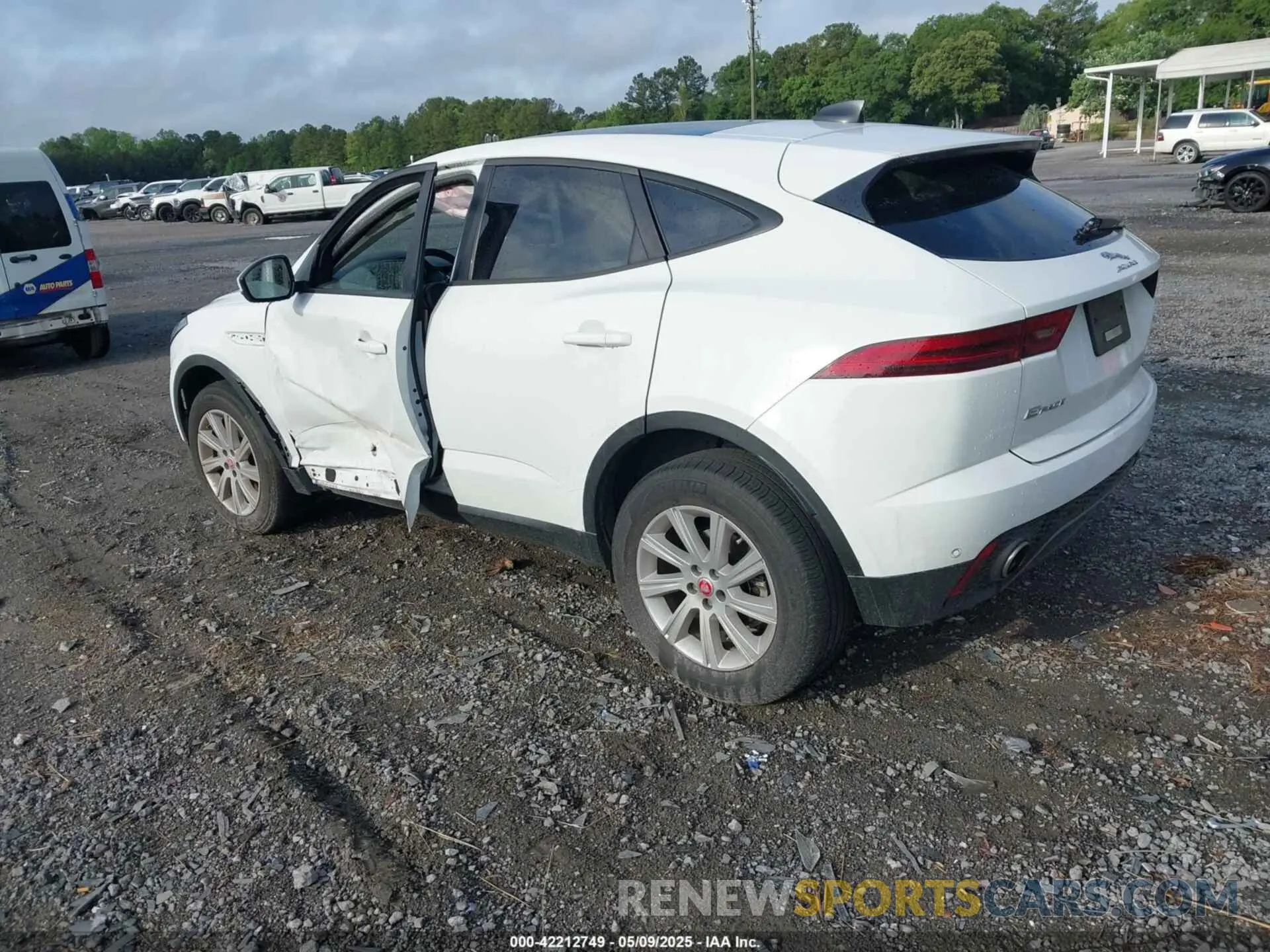 3 Photograph of a damaged car SADFK2FX9L1Z80738 JAGUAR E-PACE 2020