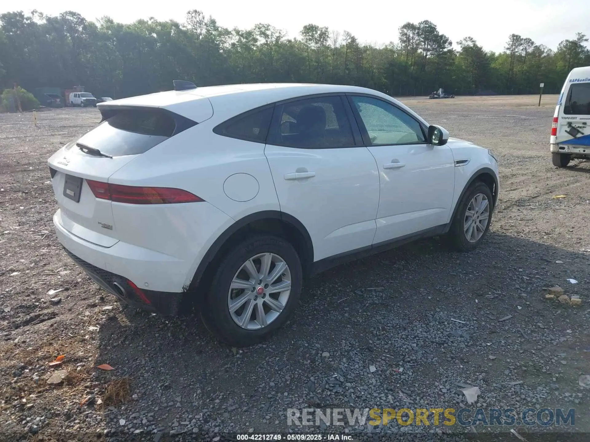 4 Photograph of a damaged car SADFK2FX9L1Z80738 JAGUAR E-PACE 2020
