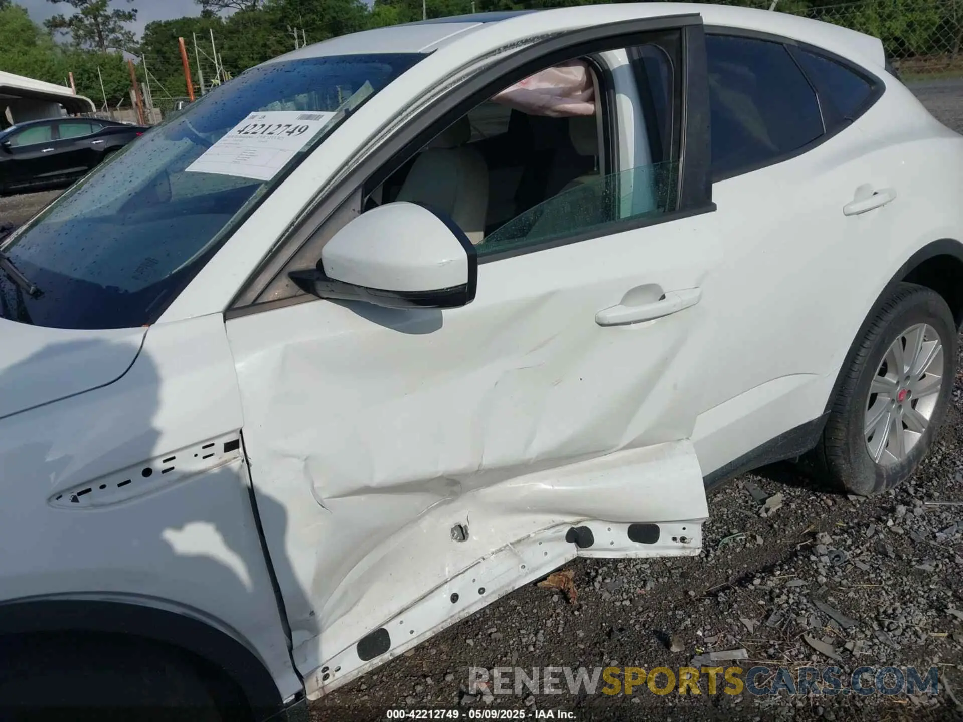 6 Photograph of a damaged car SADFK2FX9L1Z80738 JAGUAR E-PACE 2020