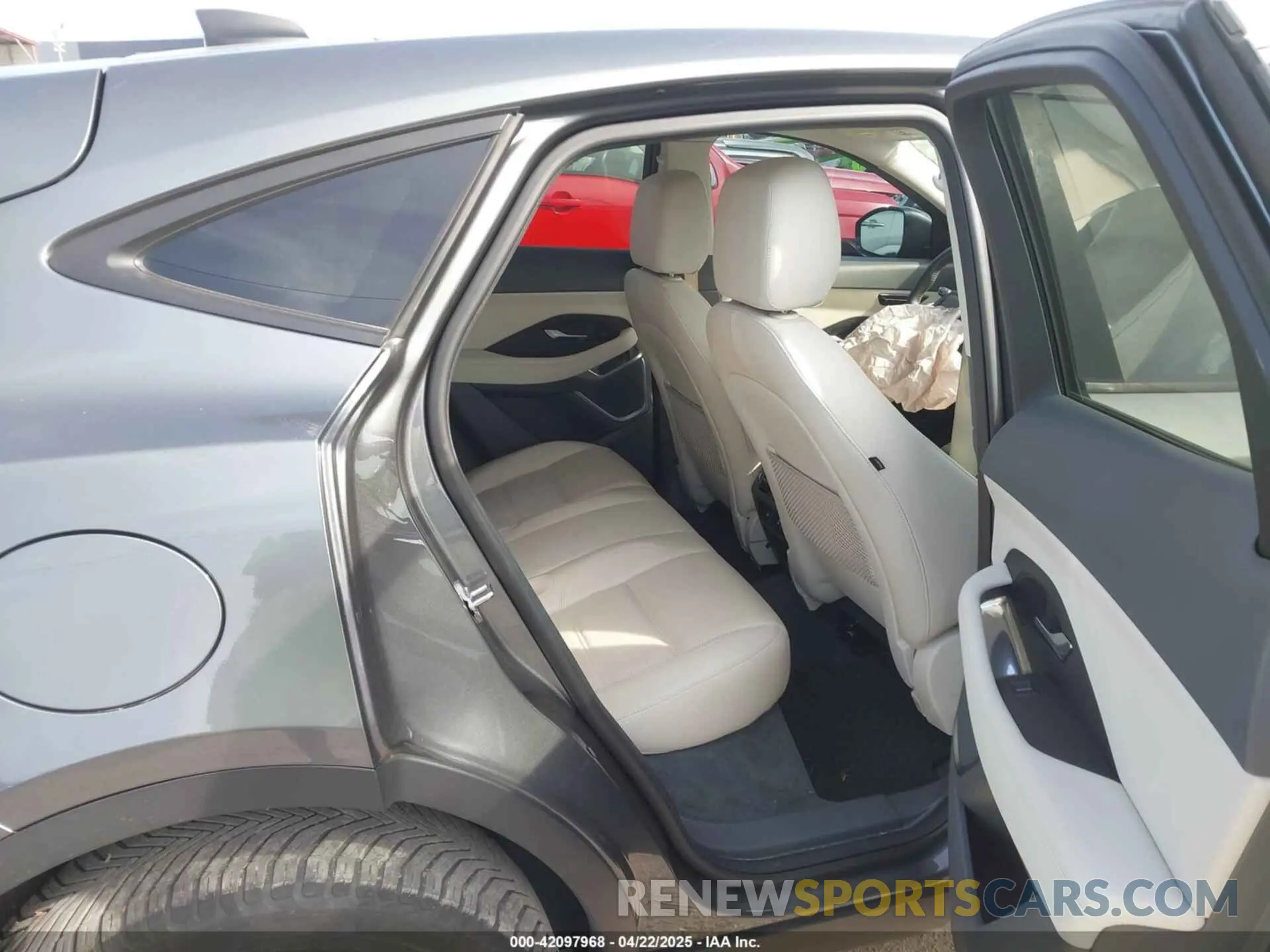 8 Photograph of a damaged car SADFP2FX4L1Z88845 JAGUAR E-PACE 2020