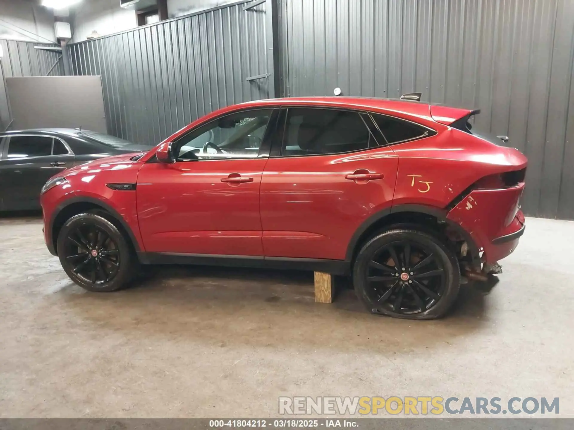 15 Photograph of a damaged car SADFP2FX6L1Z77278 JAGUAR E-PACE 2020