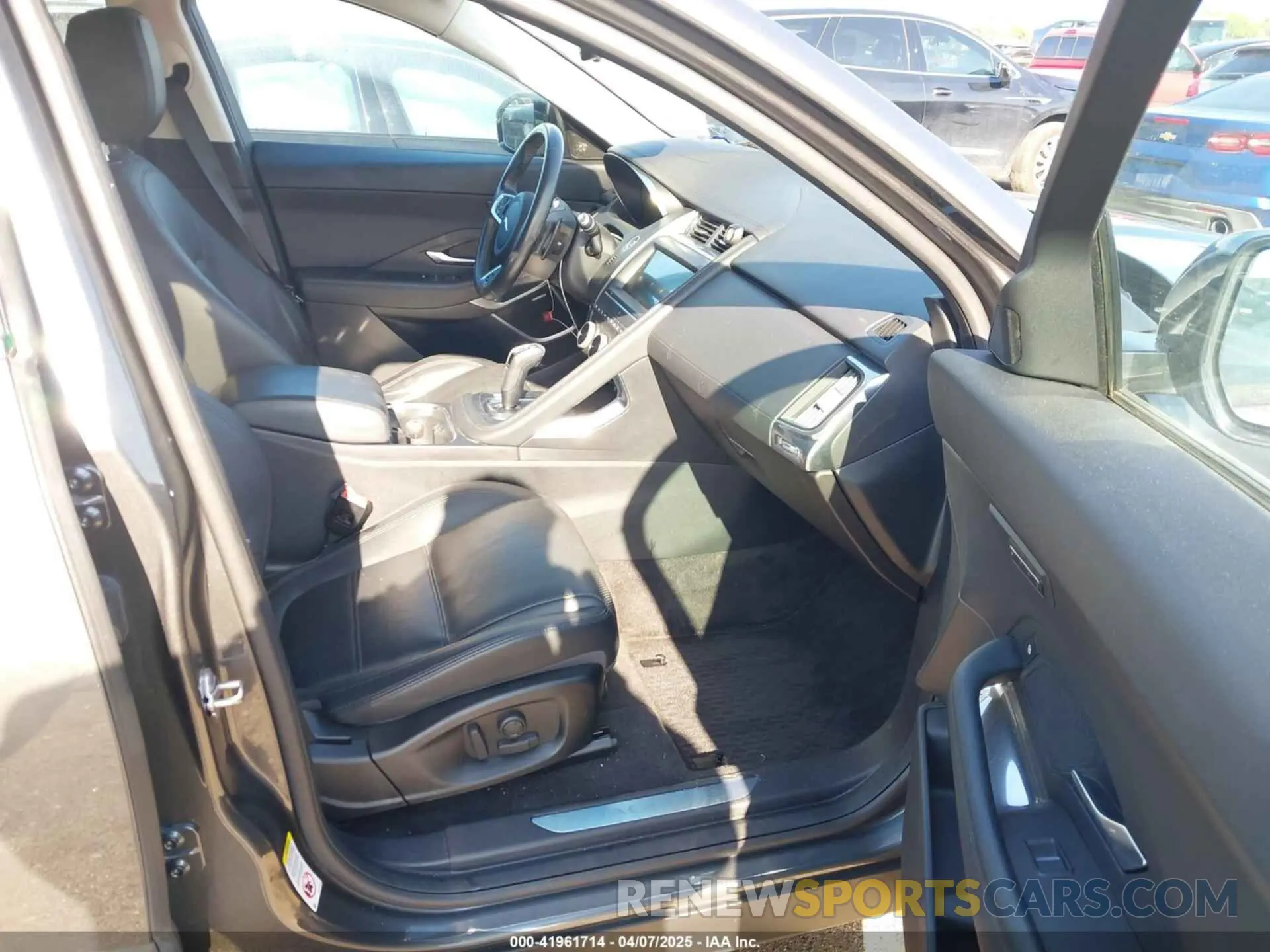 5 Photograph of a damaged car SADFP2FX9L1004525 JAGUAR E-PACE 2020