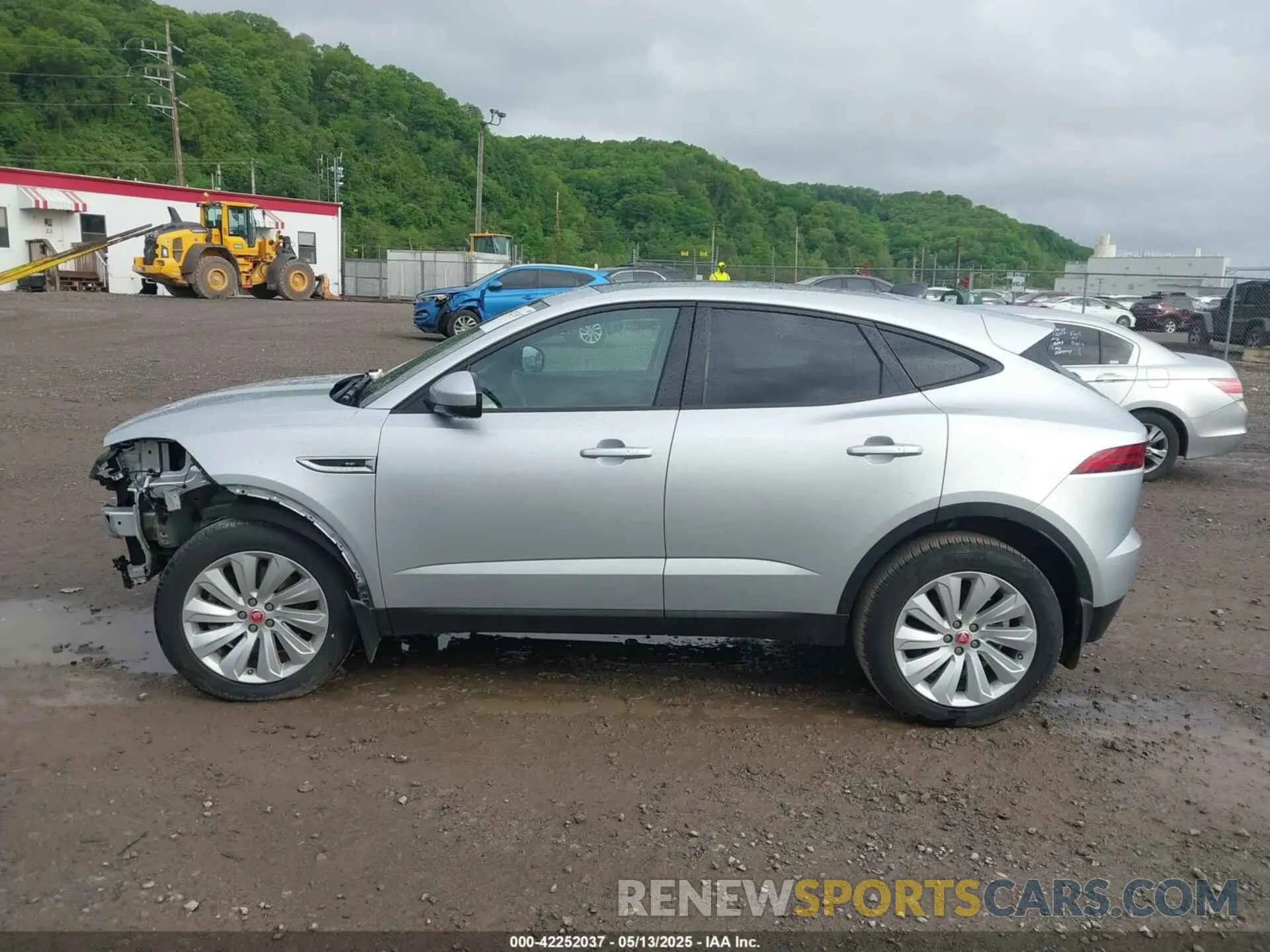 14 Photograph of a damaged car SADFP2FX9L1Z81129 JAGUAR E-PACE 2020