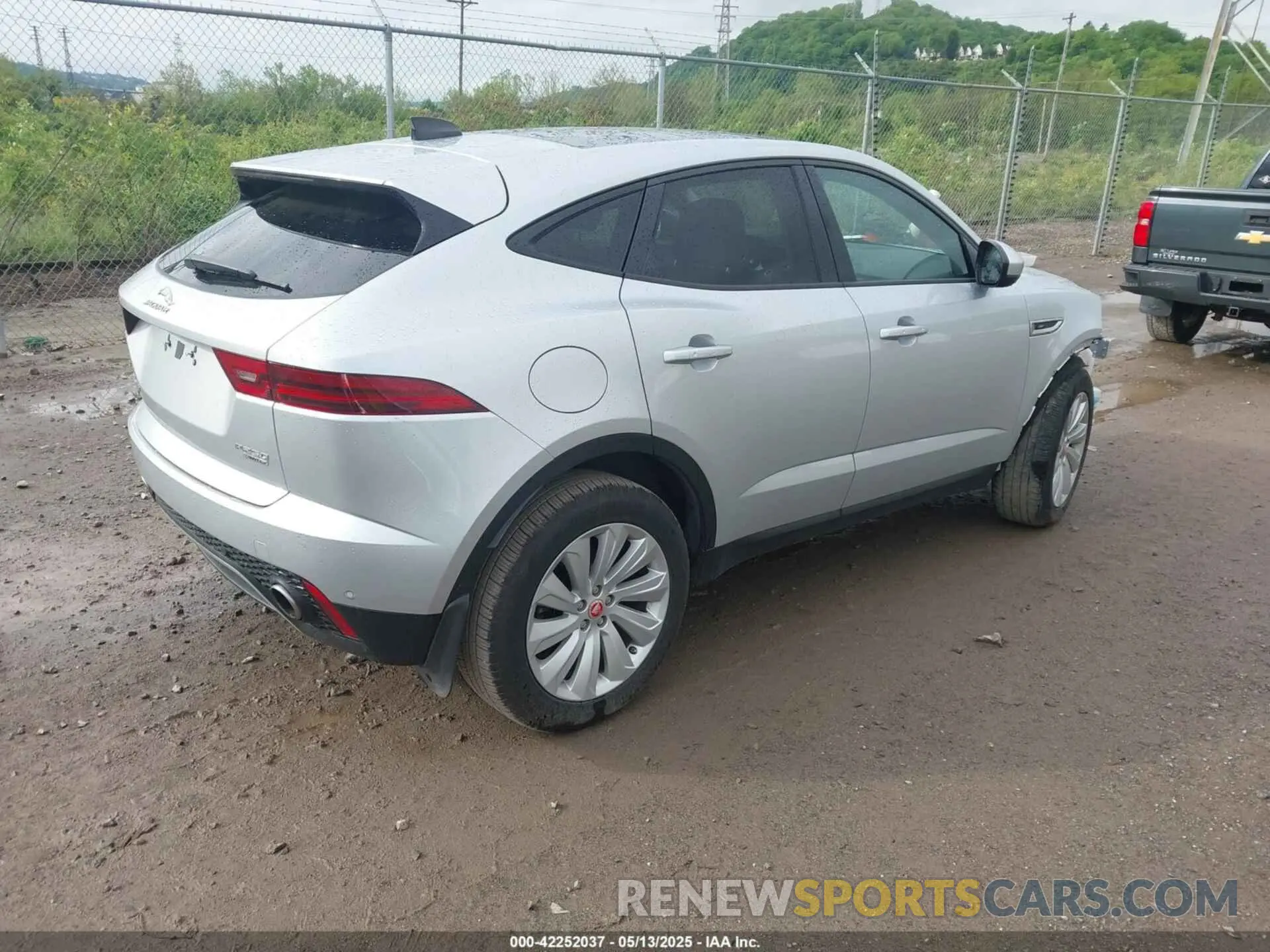 4 Photograph of a damaged car SADFP2FX9L1Z81129 JAGUAR E-PACE 2020