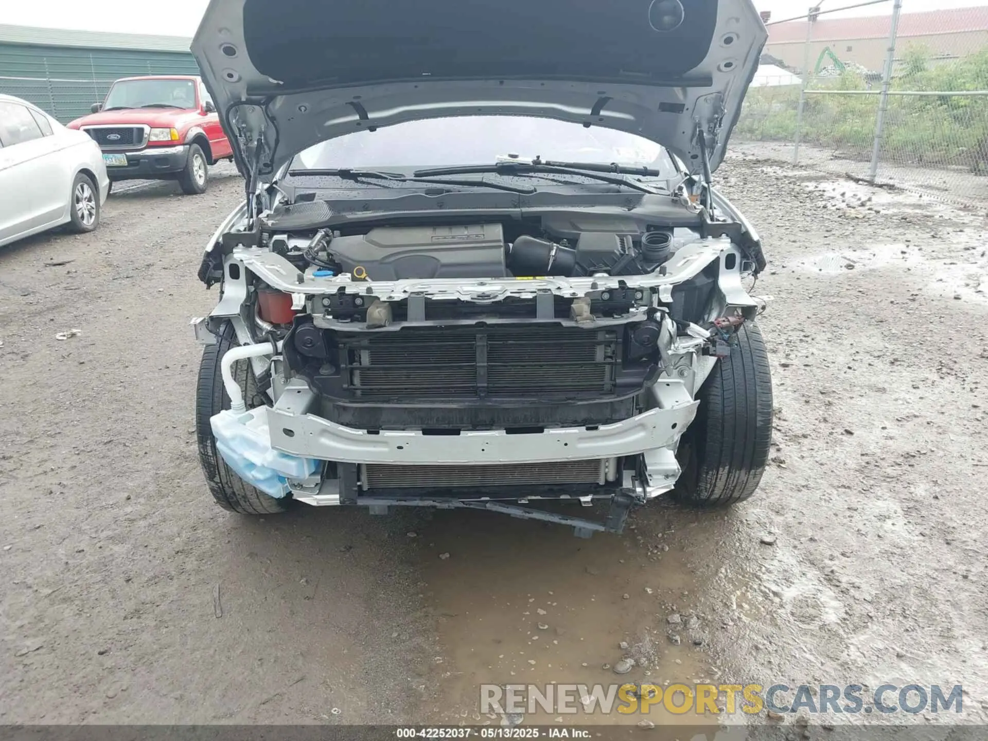6 Photograph of a damaged car SADFP2FX9L1Z81129 JAGUAR E-PACE 2020