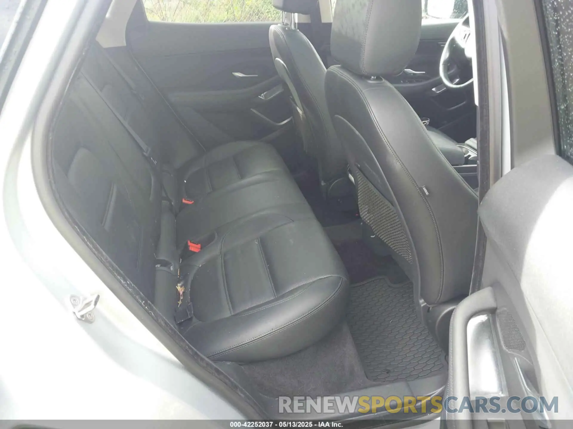 8 Photograph of a damaged car SADFP2FX9L1Z81129 JAGUAR E-PACE 2020