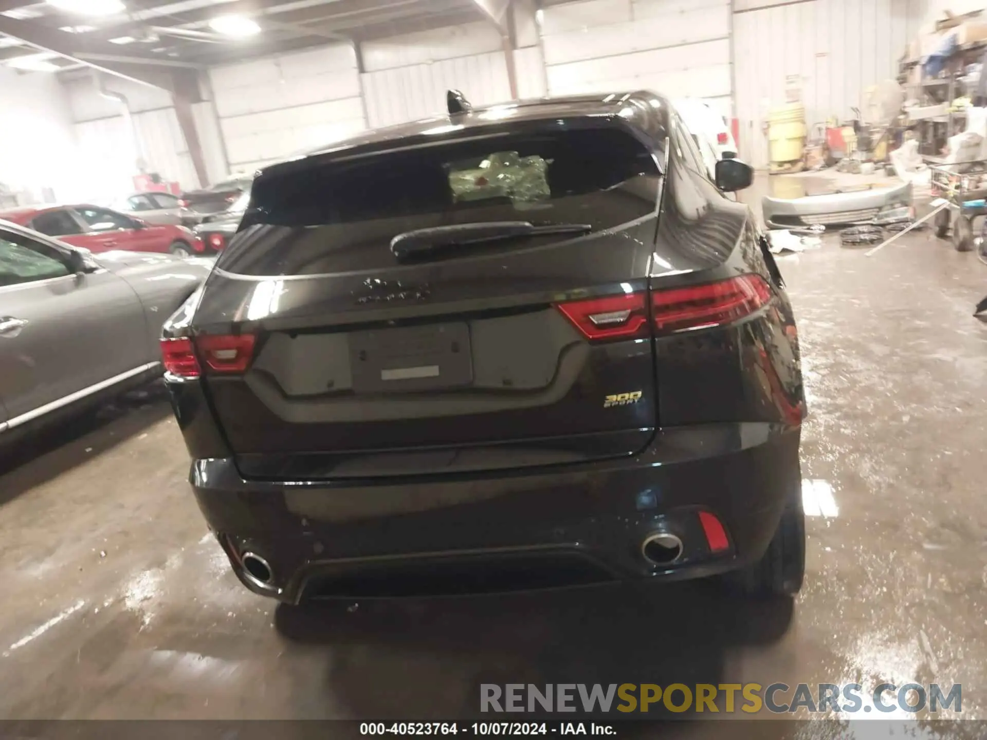 16 Photograph of a damaged car SADF12GX3M1023931 JAGUAR E-PACE 2021