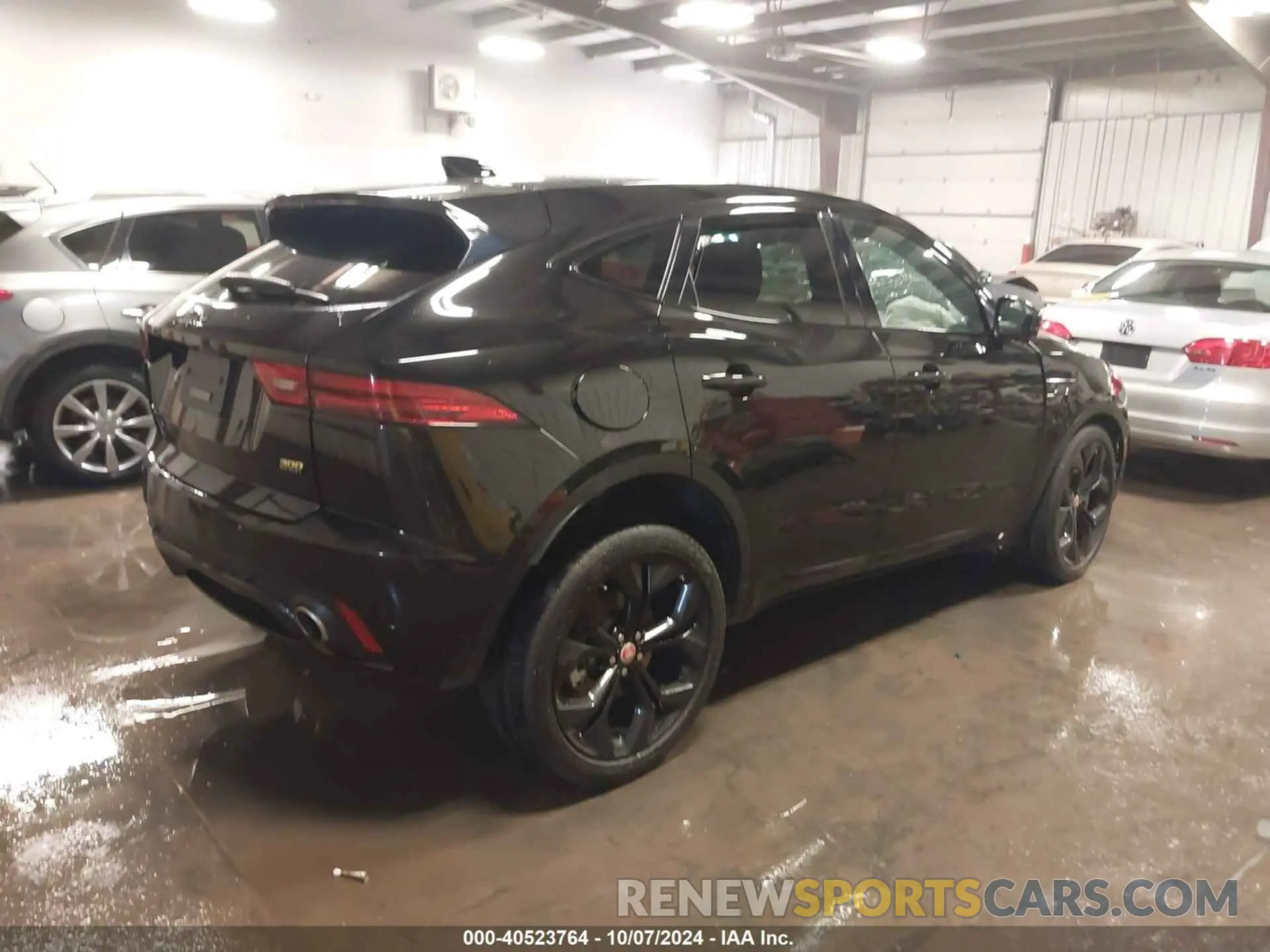 4 Photograph of a damaged car SADF12GX3M1023931 JAGUAR E-PACE 2021