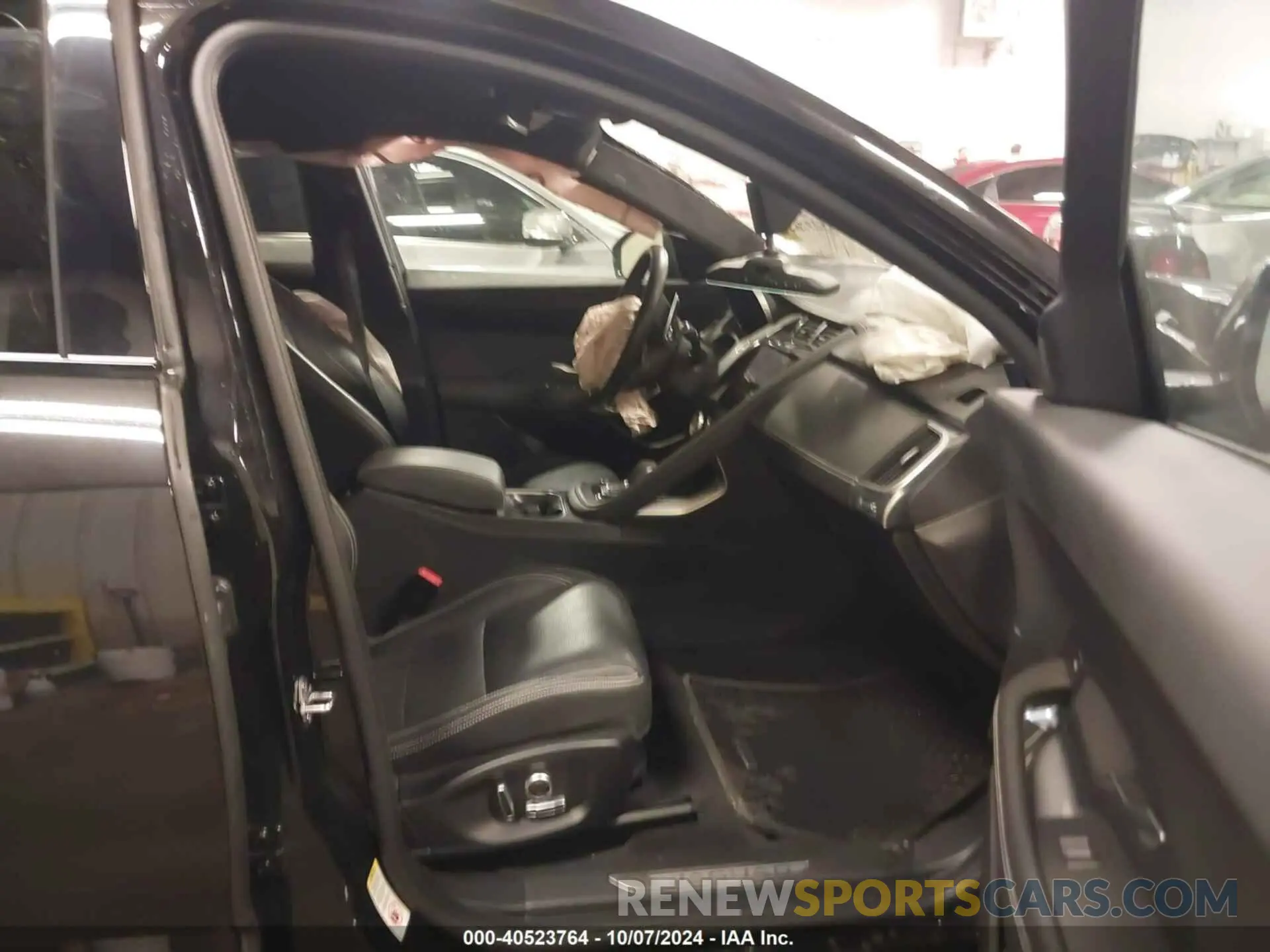 5 Photograph of a damaged car SADF12GX3M1023931 JAGUAR E-PACE 2021