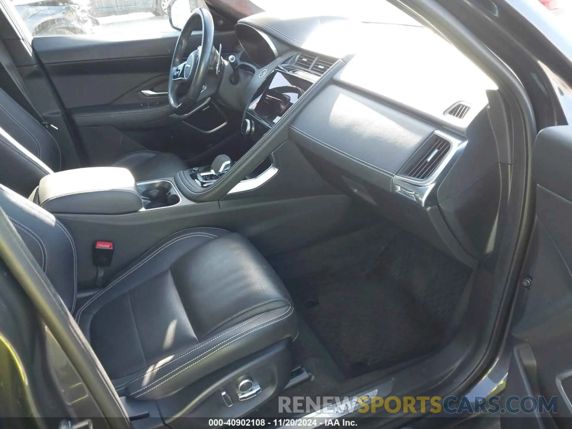 5 Photograph of a damaged car SADF12GX3M1027896 JAGUAR E-PACE 2021