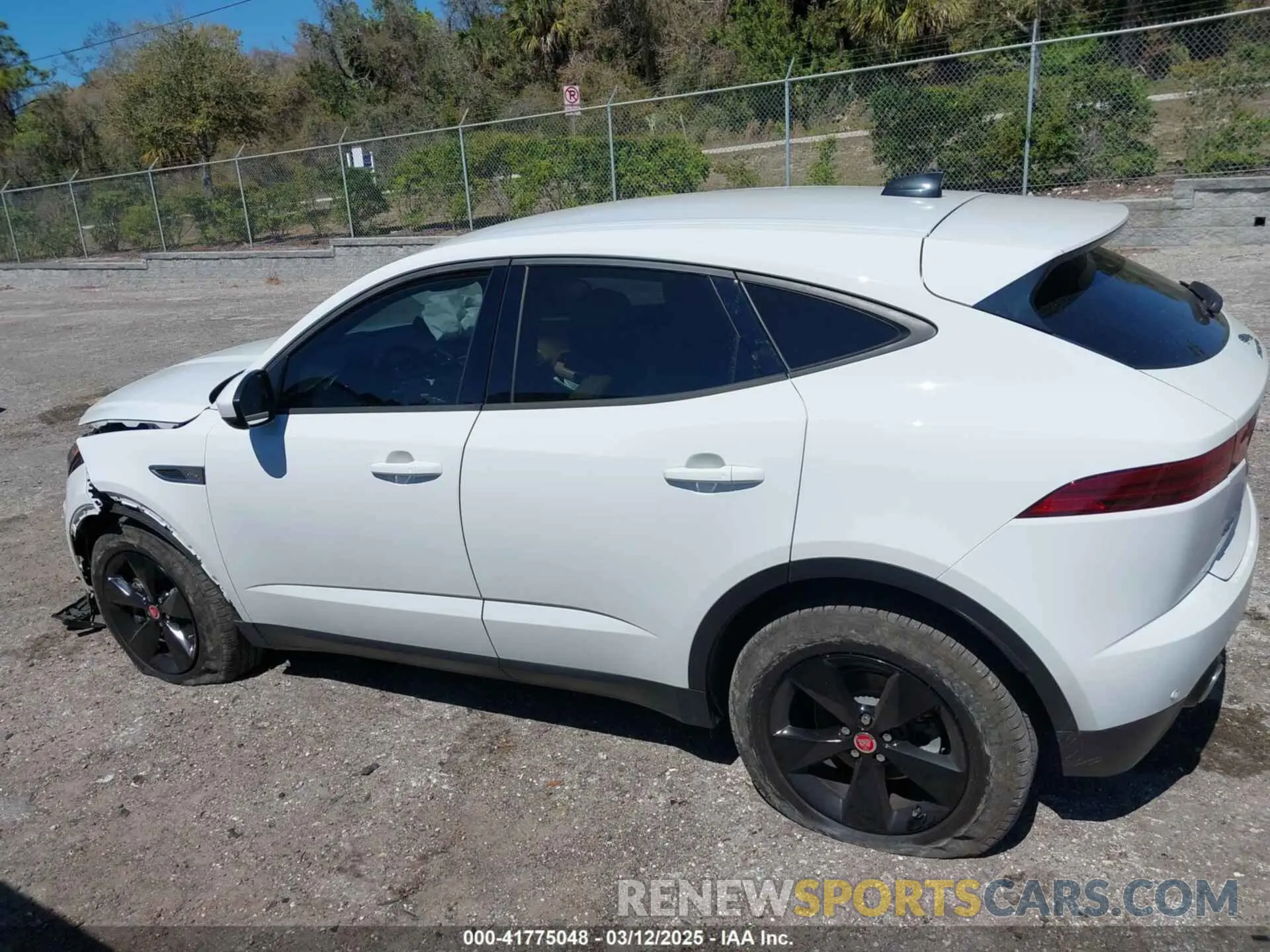 14 Photograph of a damaged car SADFK2FX8N1028364 JAGUAR E-PACE 2022