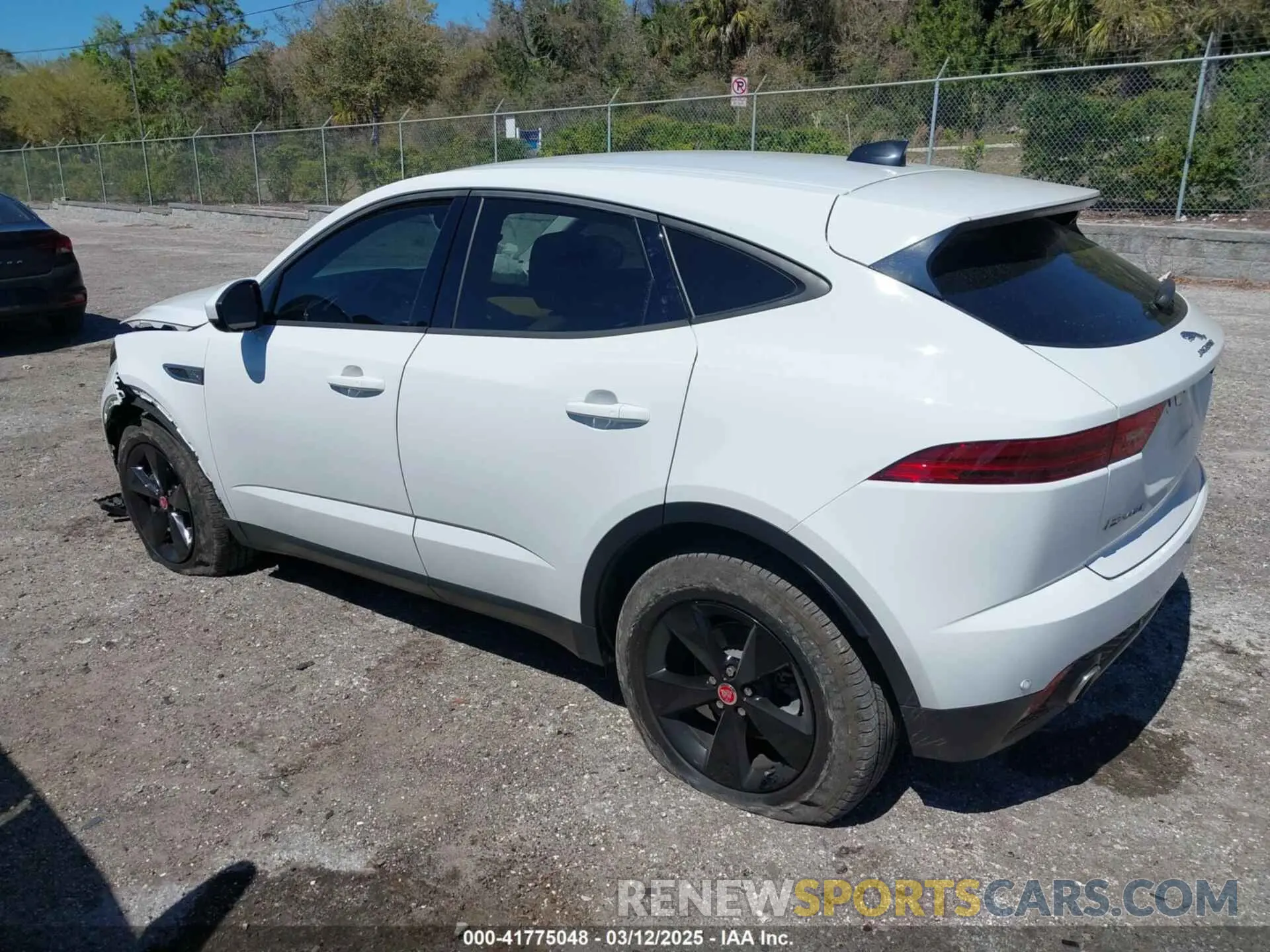 3 Photograph of a damaged car SADFK2FX8N1028364 JAGUAR E-PACE 2022