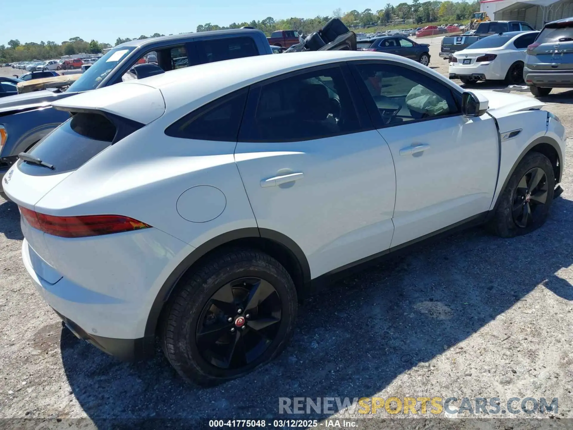 4 Photograph of a damaged car SADFK2FX8N1028364 JAGUAR E-PACE 2022