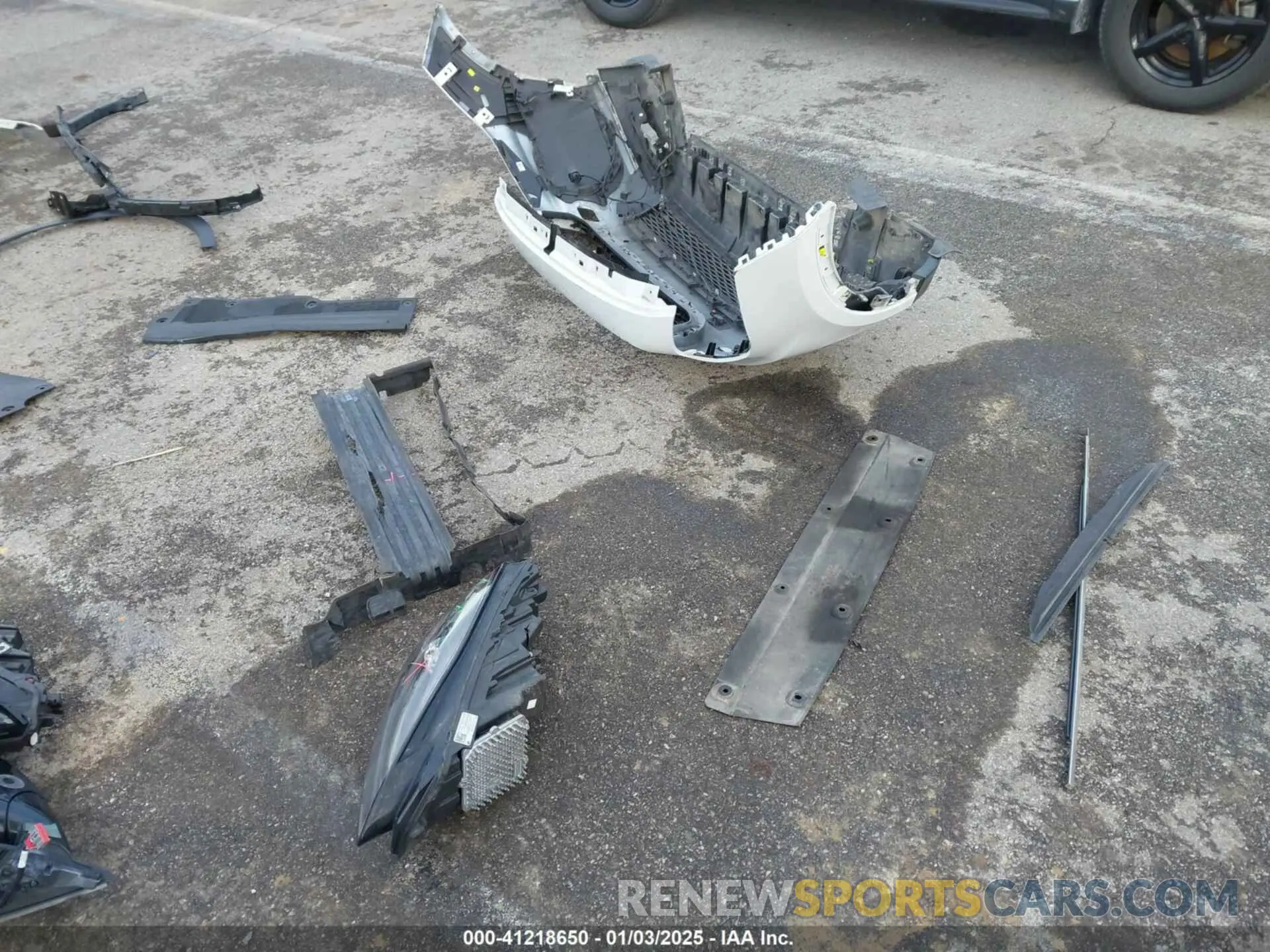 12 Photograph of a damaged car SADFP2FX3N1031142 JAGUAR E-PACE 2022