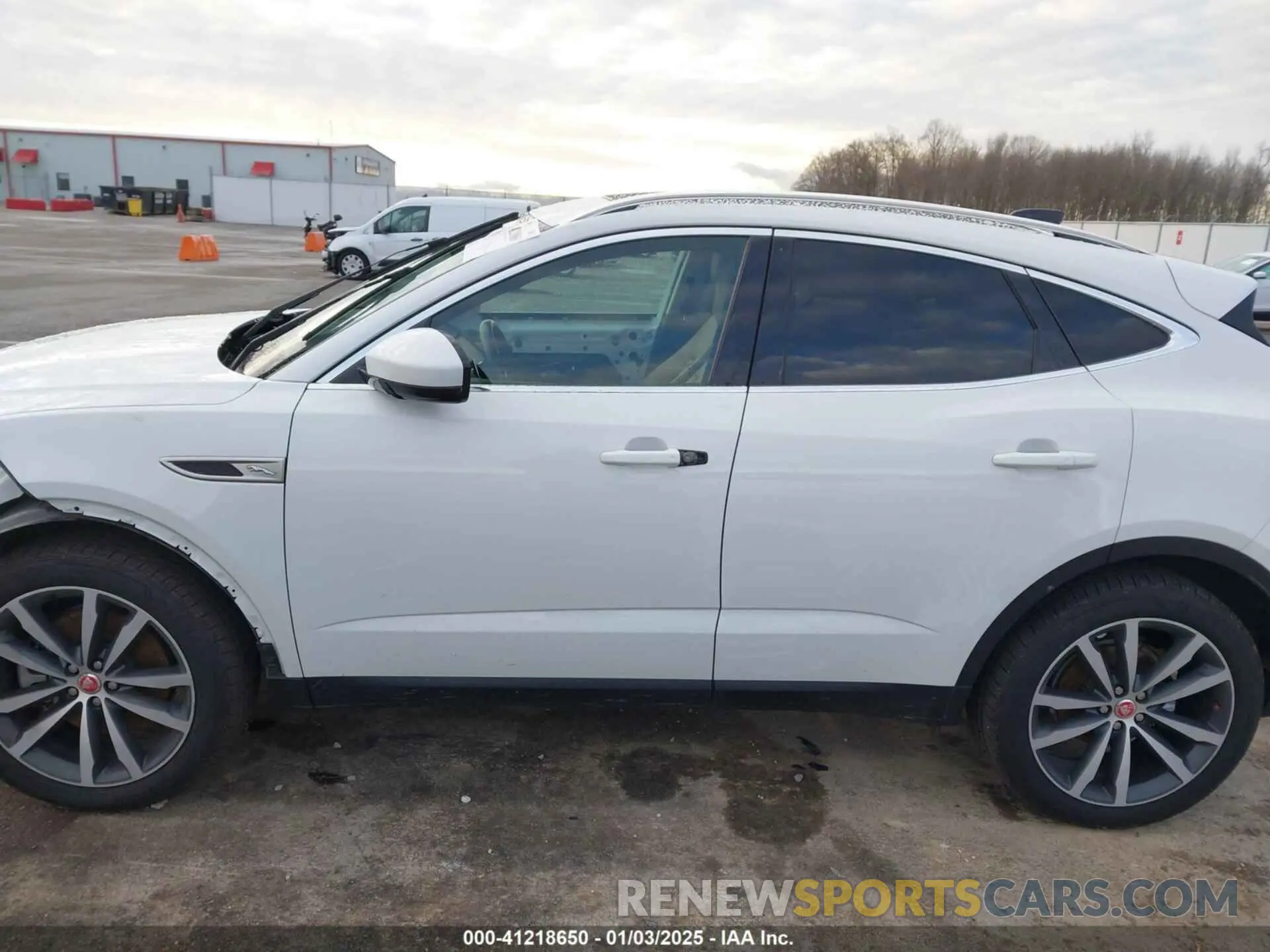 15 Photograph of a damaged car SADFP2FX3N1031142 JAGUAR E-PACE 2022
