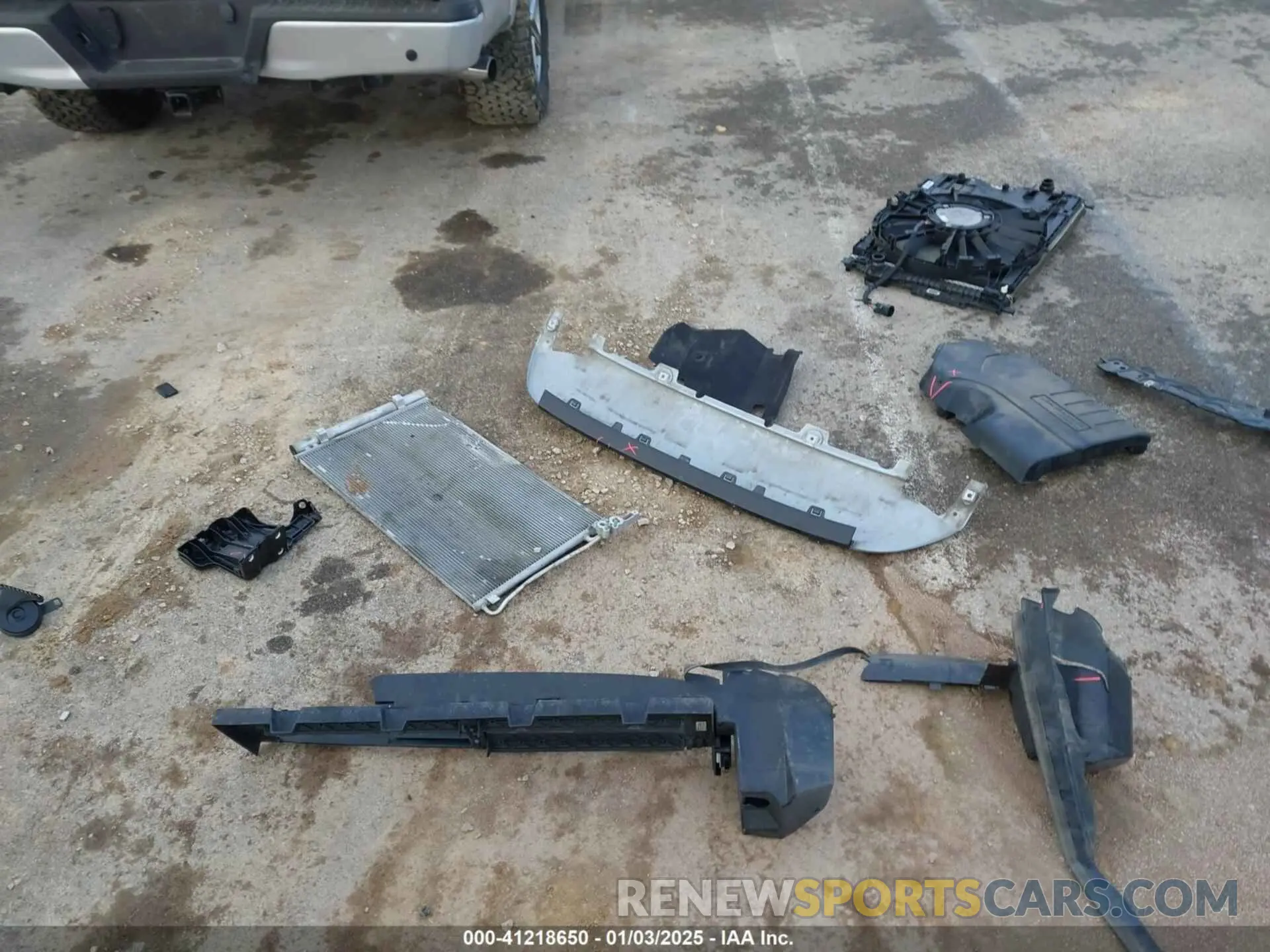 18 Photograph of a damaged car SADFP2FX3N1031142 JAGUAR E-PACE 2022