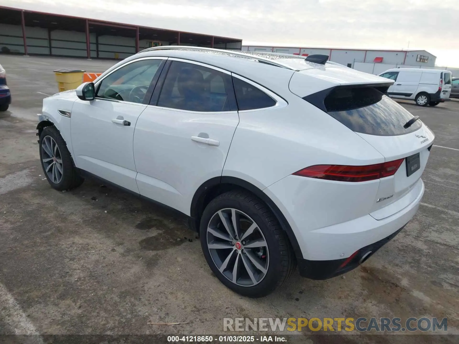 3 Photograph of a damaged car SADFP2FX3N1031142 JAGUAR E-PACE 2022