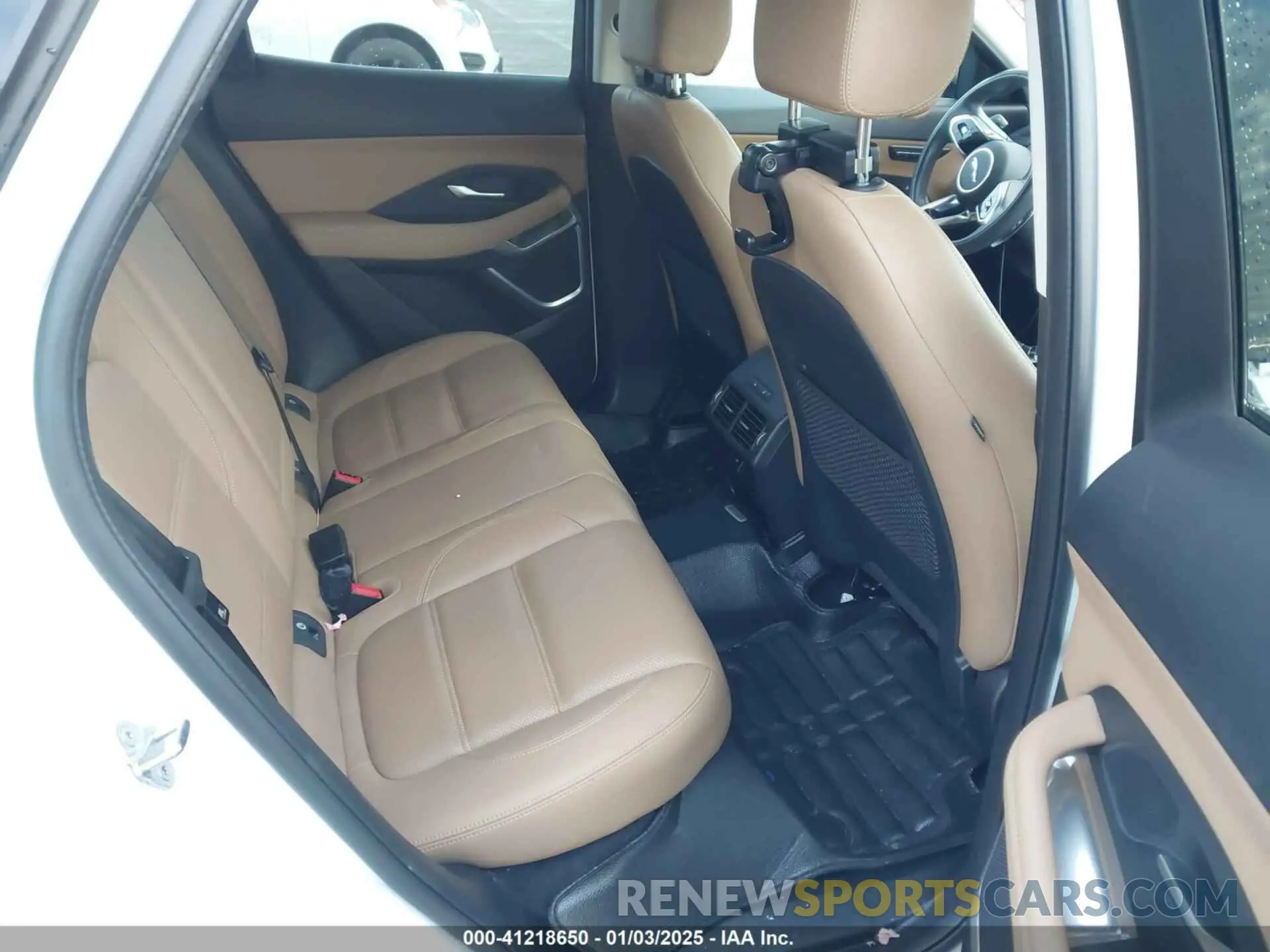 8 Photograph of a damaged car SADFP2FX3N1031142 JAGUAR E-PACE 2022