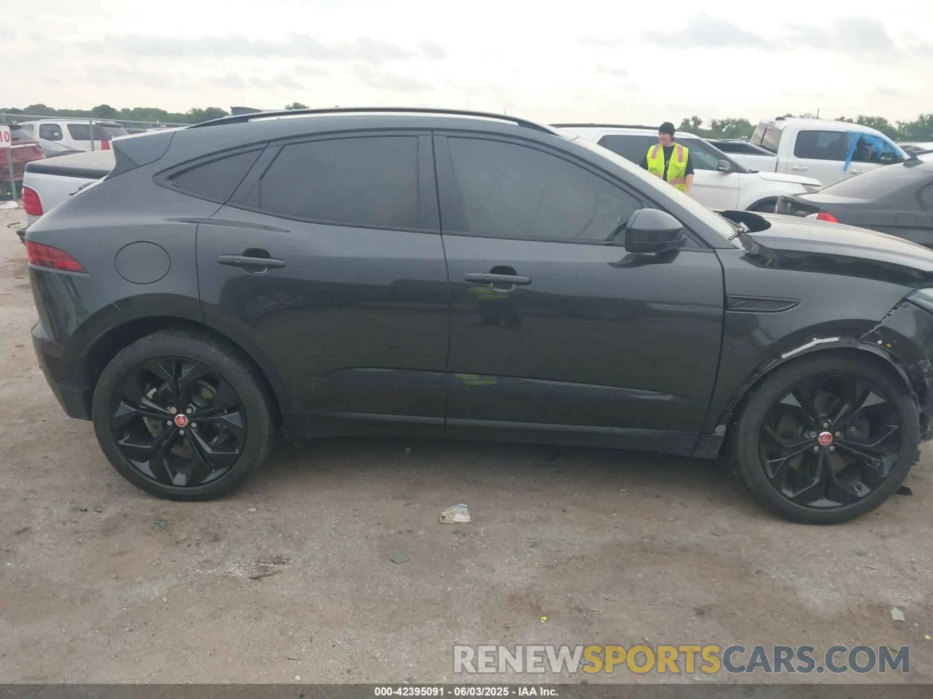 13 Photograph of a damaged car SADFP2FXXP1036468 JAGUAR E-PACE 2023
