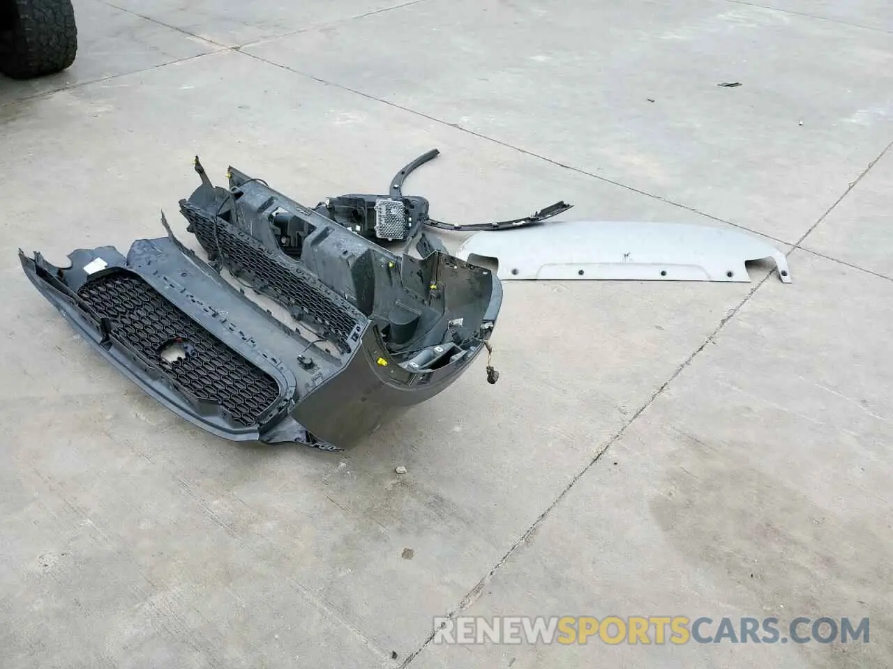 12 Photograph of a damaged car SADFP2FX1K1Z35910 JAGUAR ETYPE 2019