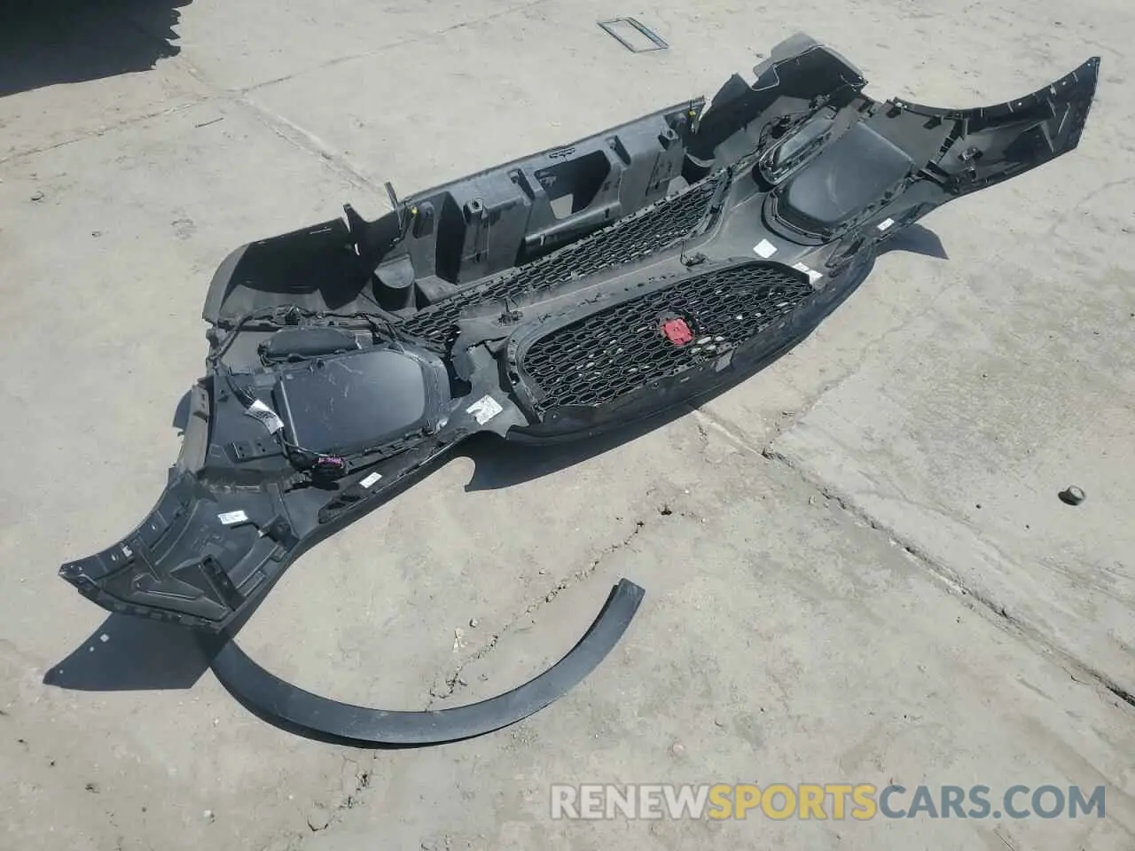 12 Photograph of a damaged car SADFP2FX2L1Z74927 JAGUAR ETYPE 2020