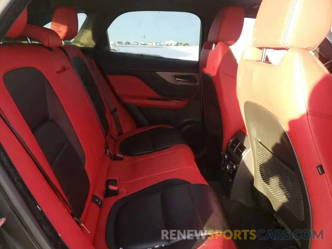 11 Photograph of a damaged car SADCM2BV2HA894132 JAGUAR F-PACE 2017