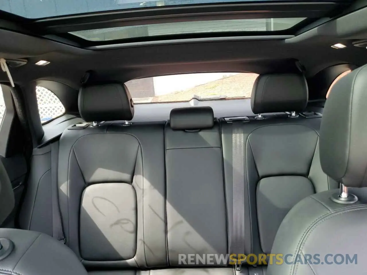 10 Photograph of a damaged car SADCJ2FX3JA275243 JAGUAR F-PACE 2018
