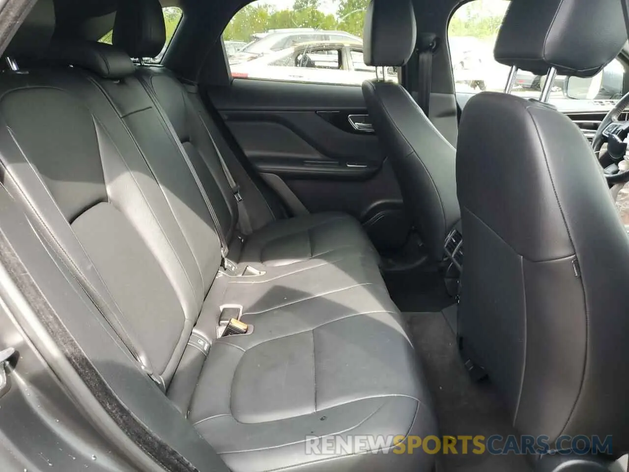 11 Photograph of a damaged car SADCJ2FX3JA275243 JAGUAR F-PACE 2018