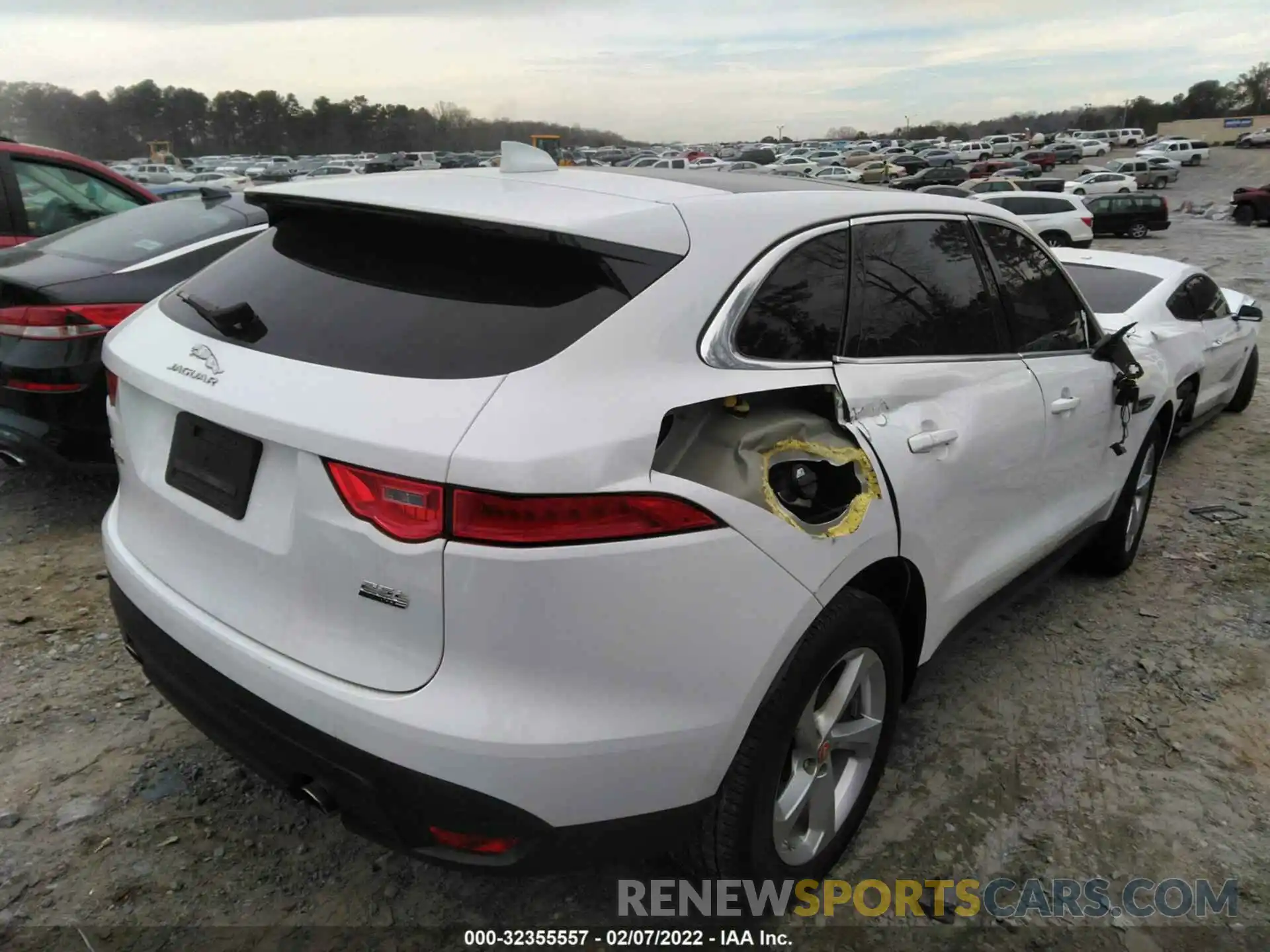 4 Photograph of a damaged car SADCJ2FX2KA360057 JAGUAR F-PACE 2019